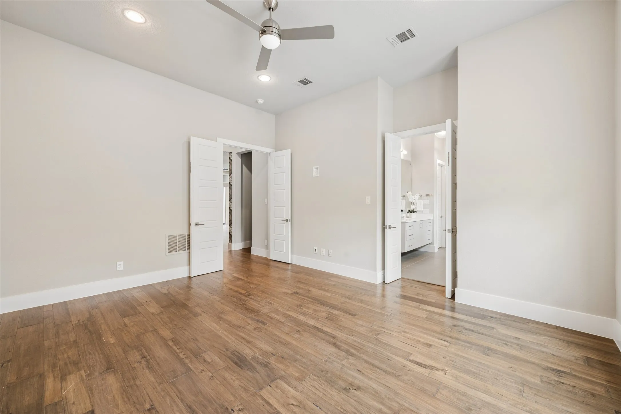 Single Family Residence For Sale in Collin County , 7854 Element Avenue, Plano, Texas 75024, 3 Bedroom, 5 Bathroom, 2 Garage spaces, 3,340 Sqft, built in 2018, mls#21370743, Real Estate Agent in Plano, Homes For Sale in Collin county, Homes For Sale in Plano, Realtor in Plano Texas, Real Estate Brokerage Independent Realty Texas, Luminita Cordes Realtor