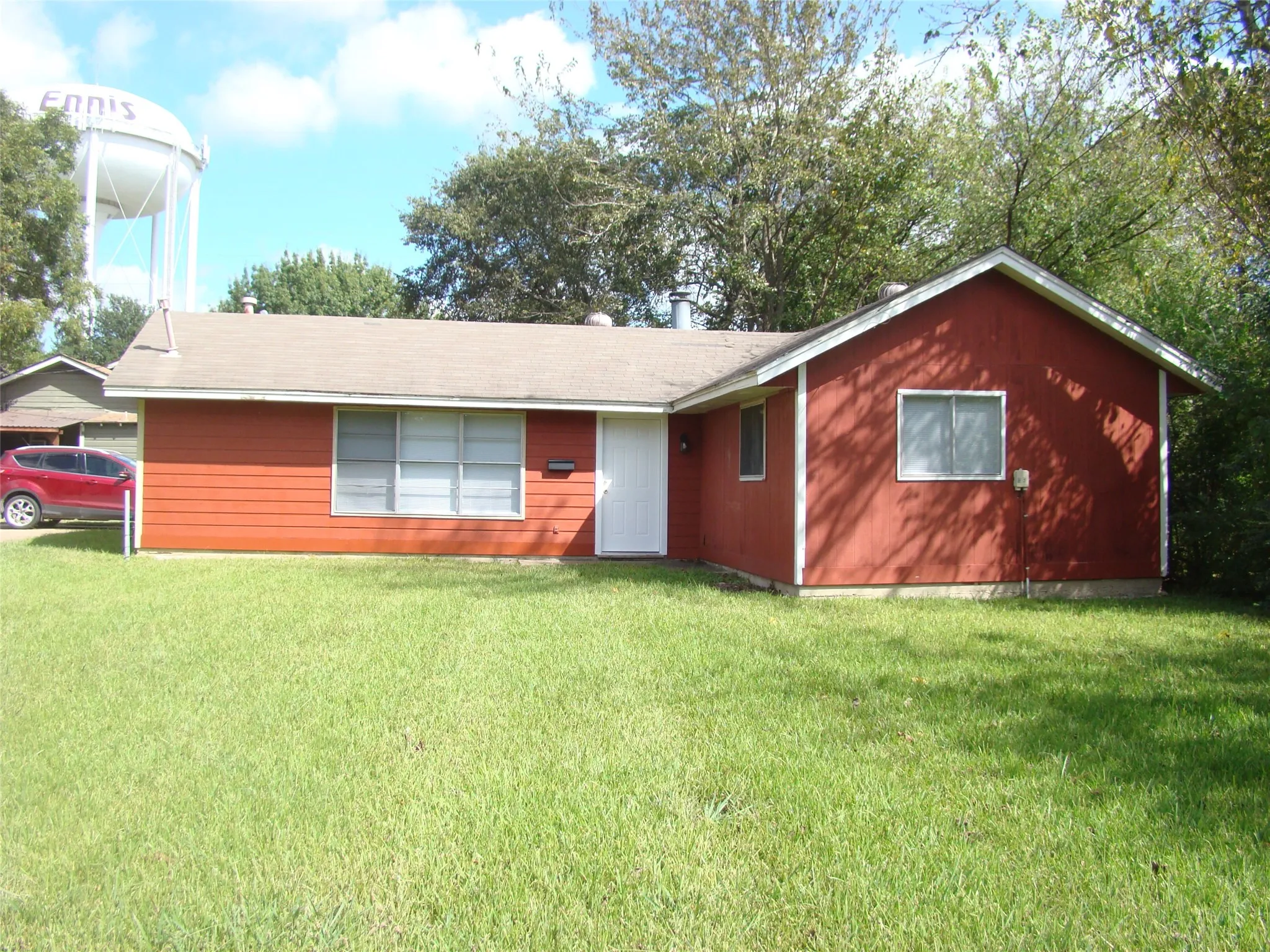 Single Family Residence For Rent in Ellis County , 1506 N Preston Street, Ennis, Texas 75119, 2 Bedroom, 1 Bathroom, Garage spaces, 885 Sqft, built in 1982, mls#21371376, Real Estate Agent in Ennis, Homes For Rent in Ellis county, Homes For Rent in Ennis, Realtor in Ennis Texas, Real Estate Brokerage Independent Realty Texas, Luminita Cordes Realtor
