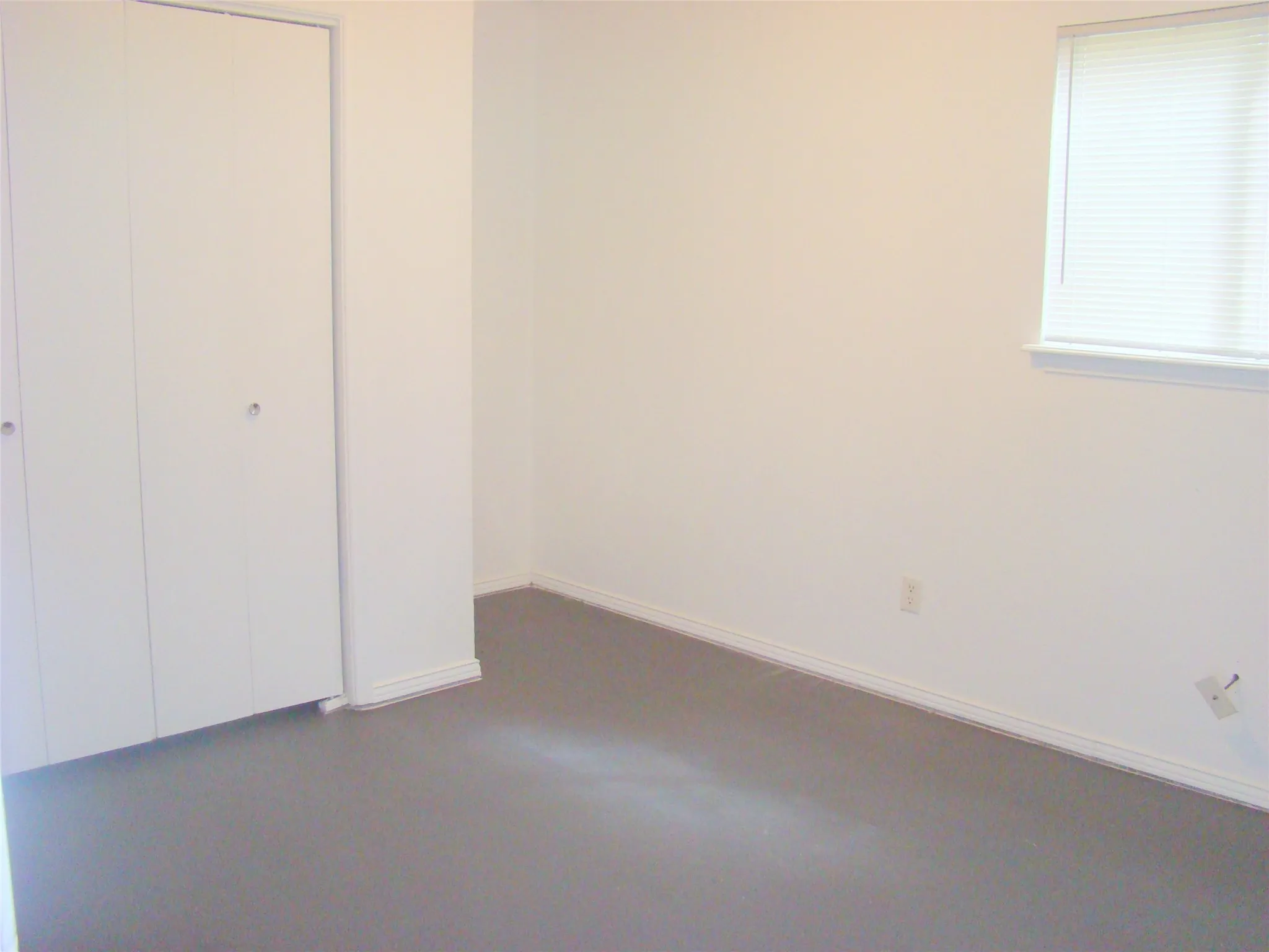 Single Family Residence For Rent in Ellis County , 1506 N Preston Street, Ennis, Texas 75119, 2 Bedroom, 1 Bathroom, Garage spaces, 885 Sqft, built in 1982, mls#21371376, Real Estate Agent in Ennis, Homes For Rent in Ellis county, Homes For Rent in Ennis, Realtor in Ennis Texas, Real Estate Brokerage Independent Realty Texas, Luminita Cordes Realtor