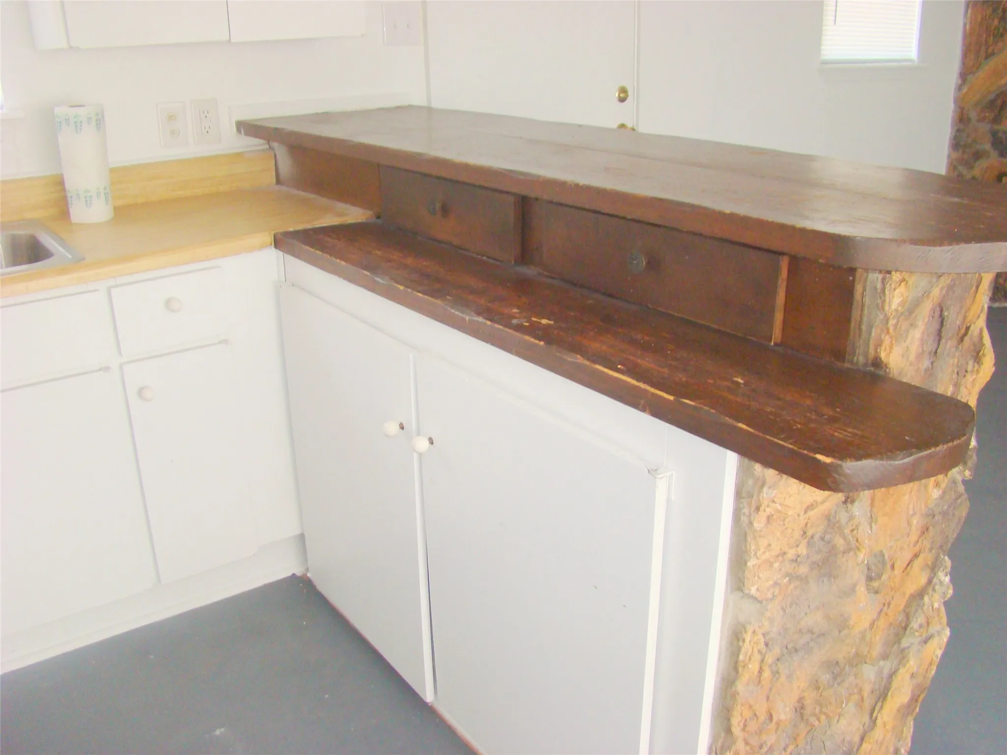Single Family Residence For Rent in Ellis County , 1506 N Preston Street, Ennis, Texas 75119, 2 Bedroom, 1 Bathroom, Garage spaces, 885 Sqft, built in 1982, mls#21371376, Real Estate Agent in Ennis, Homes For Rent in Ellis county, Homes For Rent in Ennis, Realtor in Ennis Texas, Real Estate Brokerage Independent Realty Texas, Luminita Cordes Realtor