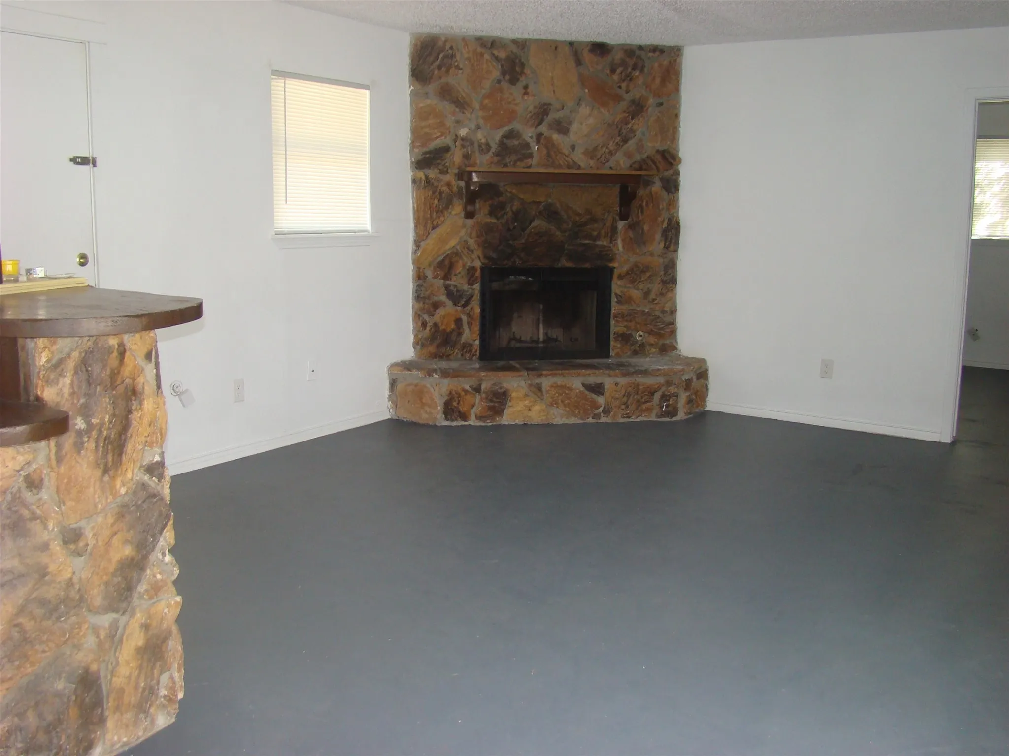 Single Family Residence For Rent in Ellis County , 1506 N Preston Street, Ennis, Texas 75119, 2 Bedroom, 1 Bathroom, Garage spaces, 885 Sqft, built in 1982, mls#21371376, Real Estate Agent in Ennis, Homes For Rent in Ellis county, Homes For Rent in Ennis, Realtor in Ennis Texas, Real Estate Brokerage Independent Realty Texas, Luminita Cordes Realtor