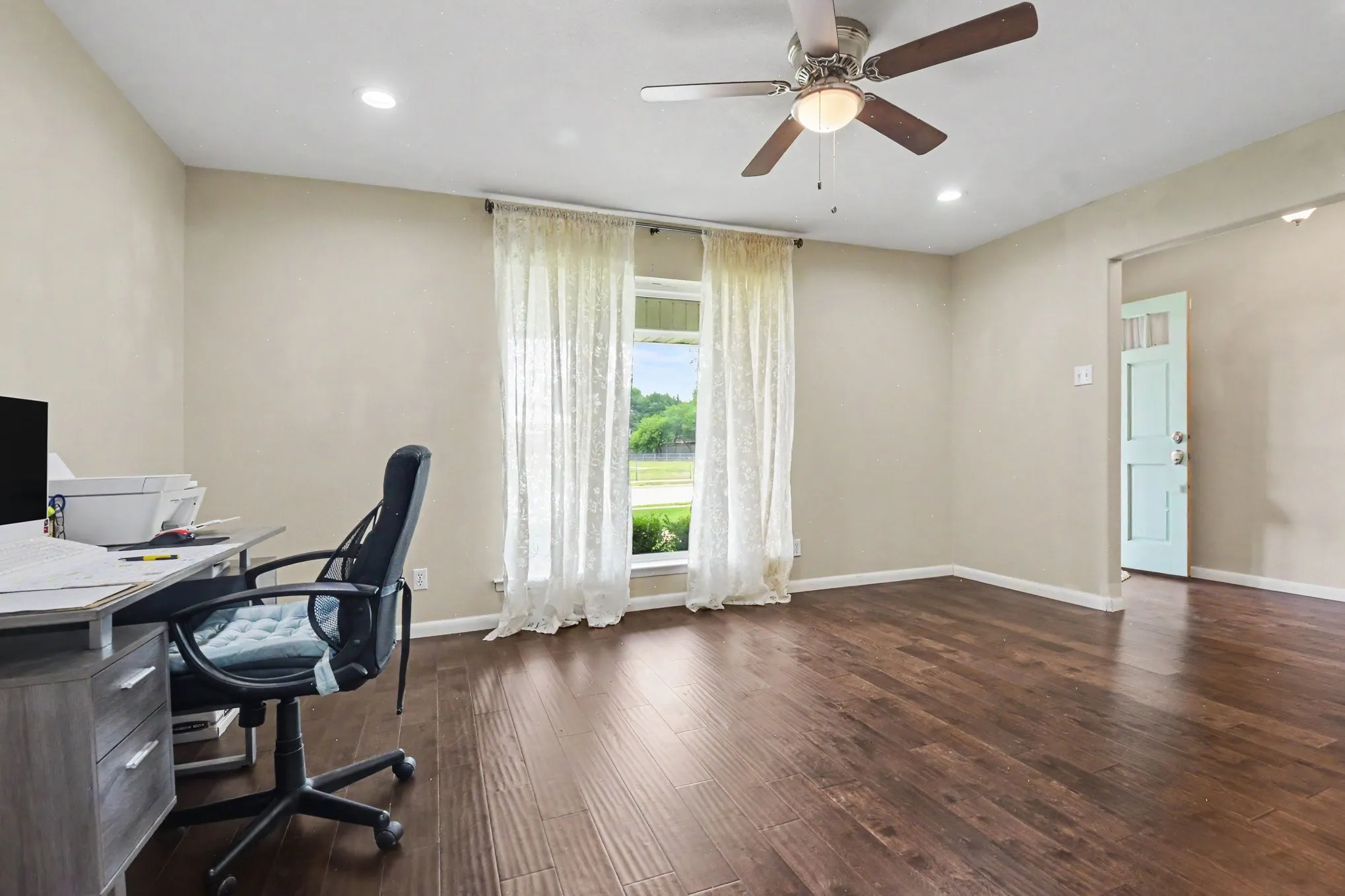 Single Family Residence For Sale in Dallas County , 1114 Glouchester Drive, Garland, Texas 75040, 3 Bedroom, 2 Bathroom, 2 Garage spaces, 1,650 Sqft, built in 1965, mls#21371379, Real Estate Agent in Garland, Homes For Sale in Dallas county, Homes For Sale in Garland, Realtor in Garland Texas, Real Estate Brokerage Independent Realty Texas, Luminita Cordes Realtor