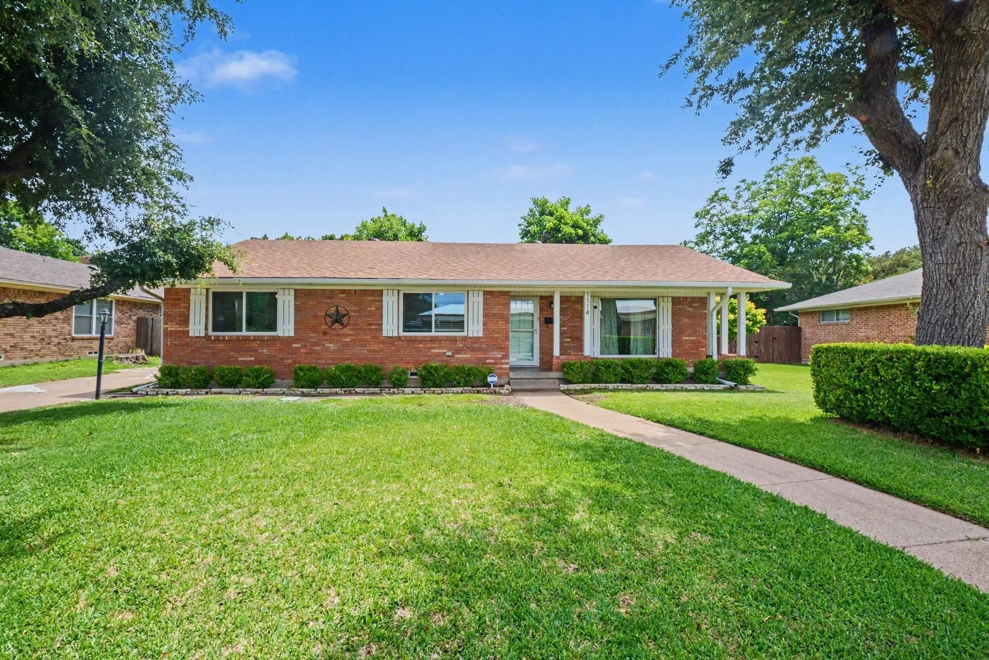 Single Family Residence For Sale in Dallas County , 1114 Glouchester Drive, Garland, Texas 75040, 3 Bedroom, 2 Bathroom, 2 Garage spaces, 1,650 Sqft, built in 1965, mls#21371379, Real Estate Agent in Garland, Homes For Sale in Dallas county, Homes For Sale in Garland, Realtor in Garland Texas, Real Estate Brokerage Independent Realty Texas, Luminita Cordes Realtor