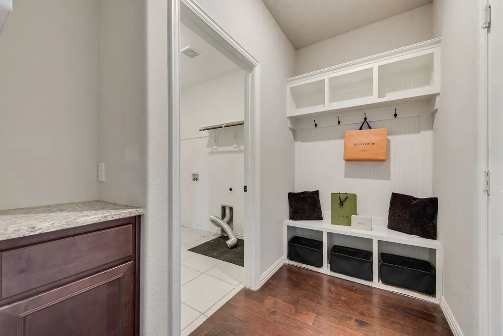 Single Family Residence For Sale in Parker County , 6016 Ember Crest Drive, Weatherford, Texas 76085, 4 Bedroom, 2 Bathroom, 2 Garage spaces, 2,229 Sqft, built in 2021, mls#21371272, Real Estate Agent in Weatherford, Homes For Sale in Parker county, Homes For Sale in Weatherford, Realtor in Weatherford Texas, Real Estate Brokerage Independent Realty Texas, Luminita Cordes Realtor