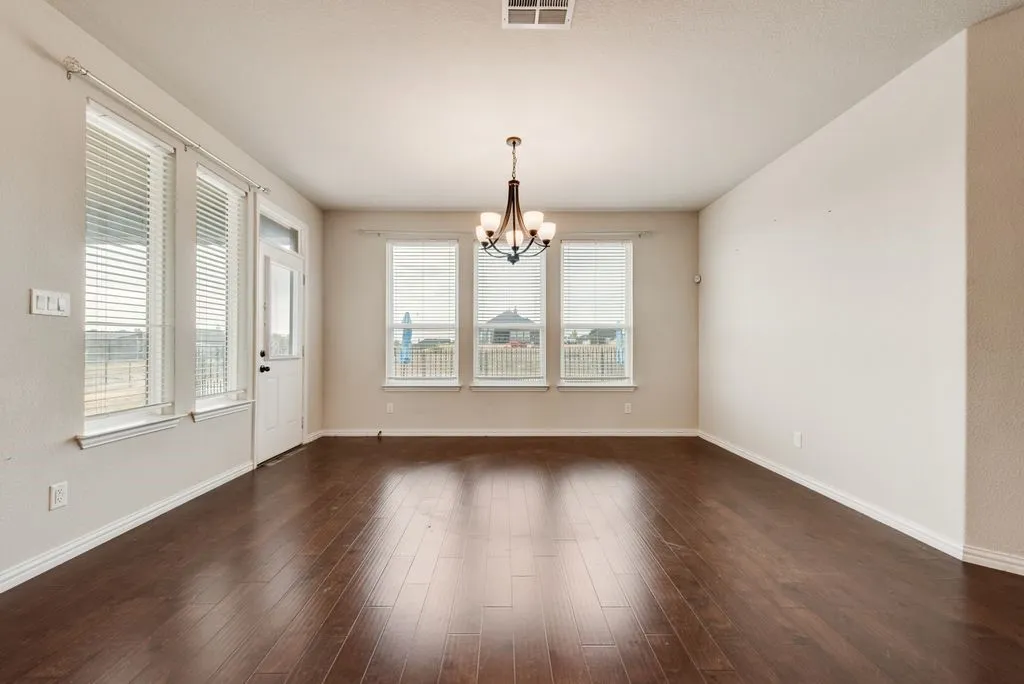 Single Family Residence For Sale in Parker County , 6016 Ember Crest Drive, Weatherford, Texas 76085, 4 Bedroom, 2 Bathroom, 2 Garage spaces, 2,229 Sqft, built in 2021, mls#21371272, Real Estate Agent in Weatherford, Homes For Sale in Parker county, Homes For Sale in Weatherford, Realtor in Weatherford Texas, Real Estate Brokerage Independent Realty Texas, Luminita Cordes Realtor