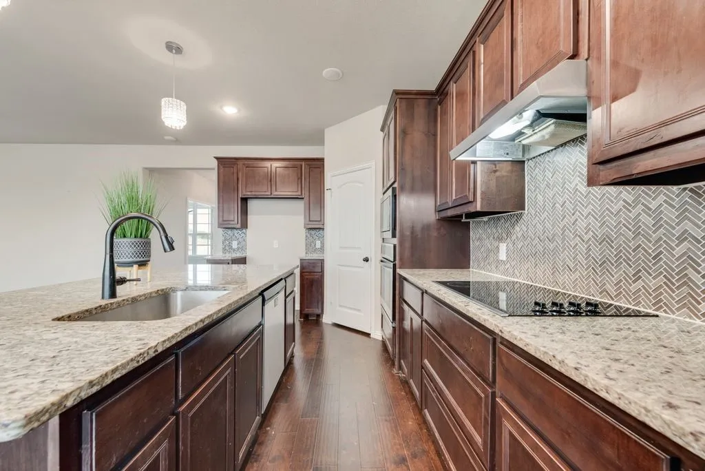 Single Family Residence For Sale in Parker County , 6016 Ember Crest Drive, Weatherford, Texas 76085, 4 Bedroom, 2 Bathroom, 2 Garage spaces, 2,229 Sqft, built in 2021, mls#21371272, Real Estate Agent in Weatherford, Homes For Sale in Parker county, Homes For Sale in Weatherford, Realtor in Weatherford Texas, Real Estate Brokerage Independent Realty Texas, Luminita Cordes Realtor