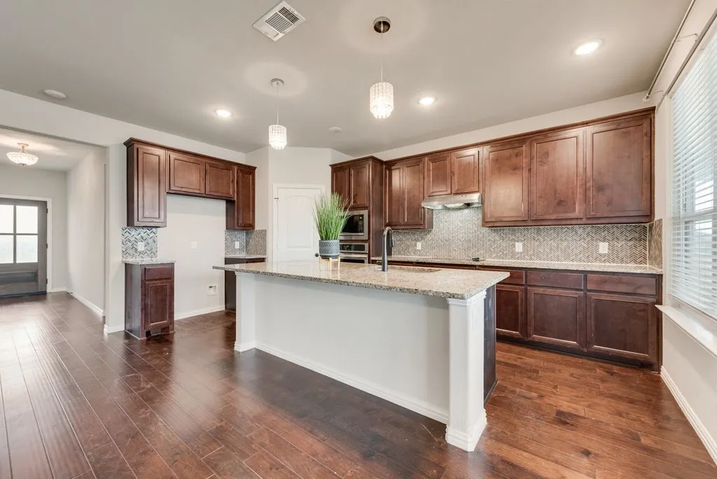 Single Family Residence For Sale in Parker County , 6016 Ember Crest Drive, Weatherford, Texas 76085, 4 Bedroom, 2 Bathroom, 2 Garage spaces, 2,229 Sqft, built in 2021, mls#21371272, Real Estate Agent in Weatherford, Homes For Sale in Parker county, Homes For Sale in Weatherford, Realtor in Weatherford Texas, Real Estate Brokerage Independent Realty Texas, Luminita Cordes Realtor