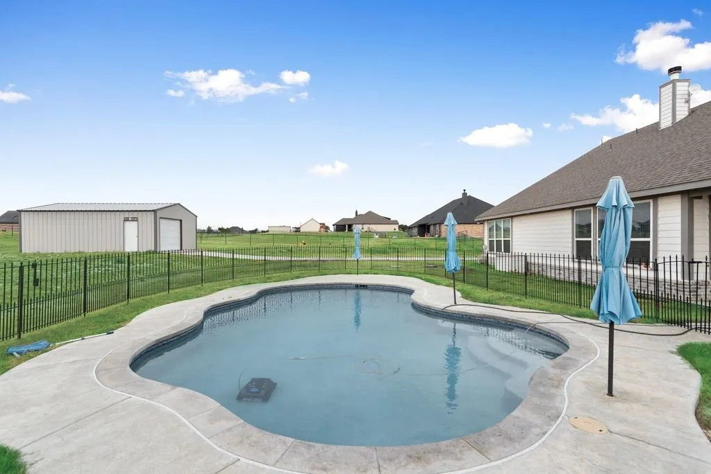 Single Family Residence For Sale in Parker County , 6016 Ember Crest Drive, Weatherford, Texas 76085, 4 Bedroom, 2 Bathroom, 2 Garage spaces, 2,229 Sqft, built in 2021, mls#21371272, Real Estate Agent in Weatherford, Homes For Sale in Parker county, Homes For Sale in Weatherford, Realtor in Weatherford Texas, Real Estate Brokerage Independent Realty Texas, Luminita Cordes Realtor