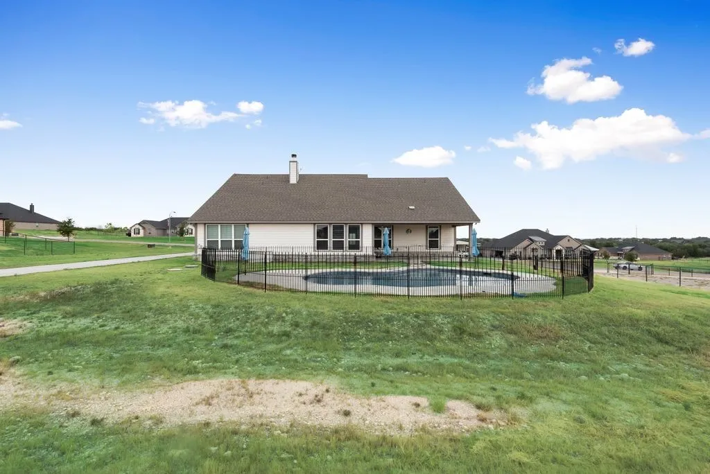 Single Family Residence For Sale in Parker County , 6016 Ember Crest Drive, Weatherford, Texas 76085, 4 Bedroom, 2 Bathroom, 2 Garage spaces, 2,229 Sqft, built in 2021, mls#21371272, Real Estate Agent in Weatherford, Homes For Sale in Parker county, Homes For Sale in Weatherford, Realtor in Weatherford Texas, Real Estate Brokerage Independent Realty Texas, Luminita Cordes Realtor