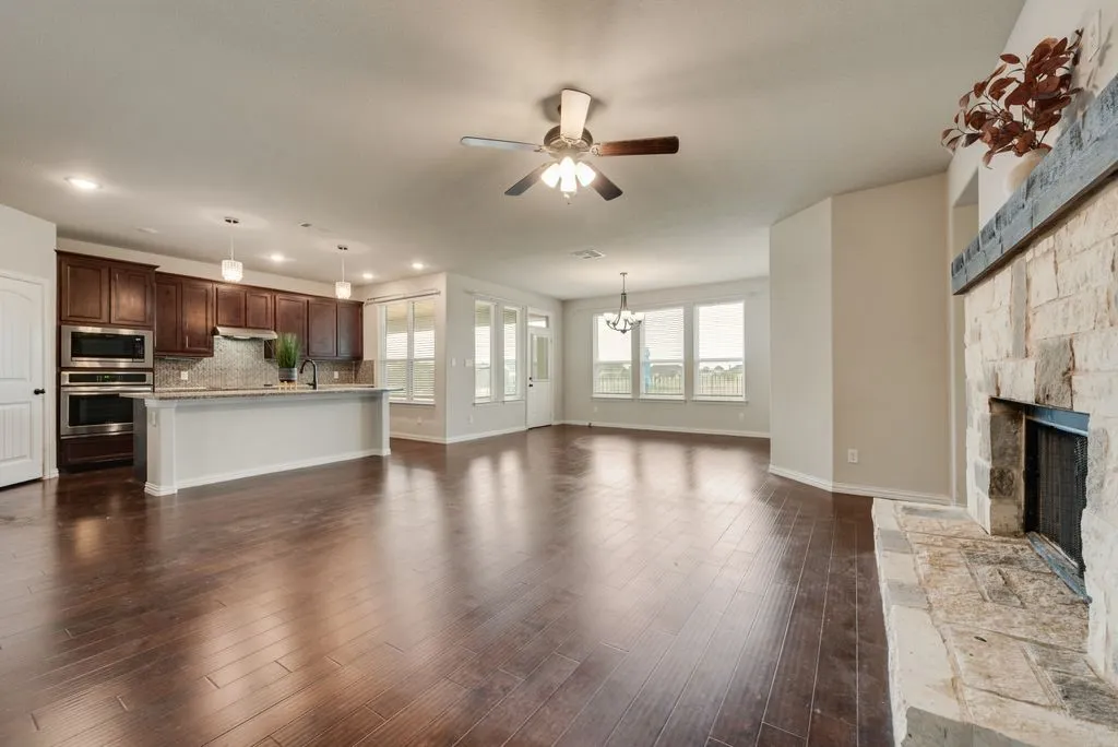 Single Family Residence For Sale in Parker County , 6016 Ember Crest Drive, Weatherford, Texas 76085, 4 Bedroom, 2 Bathroom, 2 Garage spaces, 2,229 Sqft, built in 2021, mls#21371272, Real Estate Agent in Weatherford, Homes For Sale in Parker county, Homes For Sale in Weatherford, Realtor in Weatherford Texas, Real Estate Brokerage Independent Realty Texas, Luminita Cordes Realtor