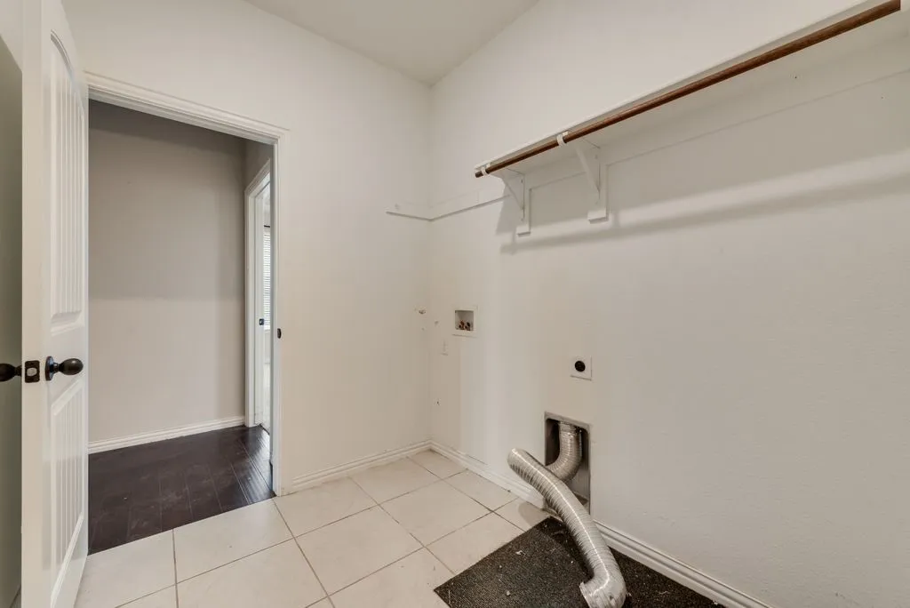 Single Family Residence For Sale in Parker County , 6016 Ember Crest Drive, Weatherford, Texas 76085, 4 Bedroom, 2 Bathroom, 2 Garage spaces, 2,229 Sqft, built in 2021, mls#21371272, Real Estate Agent in Weatherford, Homes For Sale in Parker county, Homes For Sale in Weatherford, Realtor in Weatherford Texas, Real Estate Brokerage Independent Realty Texas, Luminita Cordes Realtor