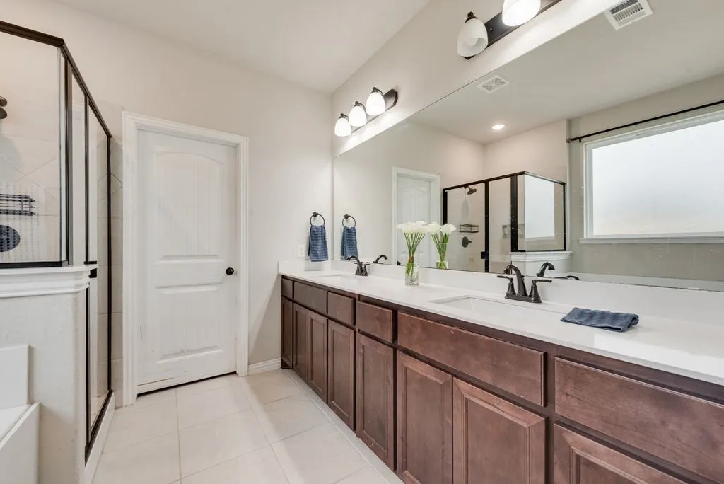 Single Family Residence For Sale in Parker County , 6016 Ember Crest Drive, Weatherford, Texas 76085, 4 Bedroom, 2 Bathroom, 2 Garage spaces, 2,229 Sqft, built in 2021, mls#21371272, Real Estate Agent in Weatherford, Homes For Sale in Parker county, Homes For Sale in Weatherford, Realtor in Weatherford Texas, Real Estate Brokerage Independent Realty Texas, Luminita Cordes Realtor