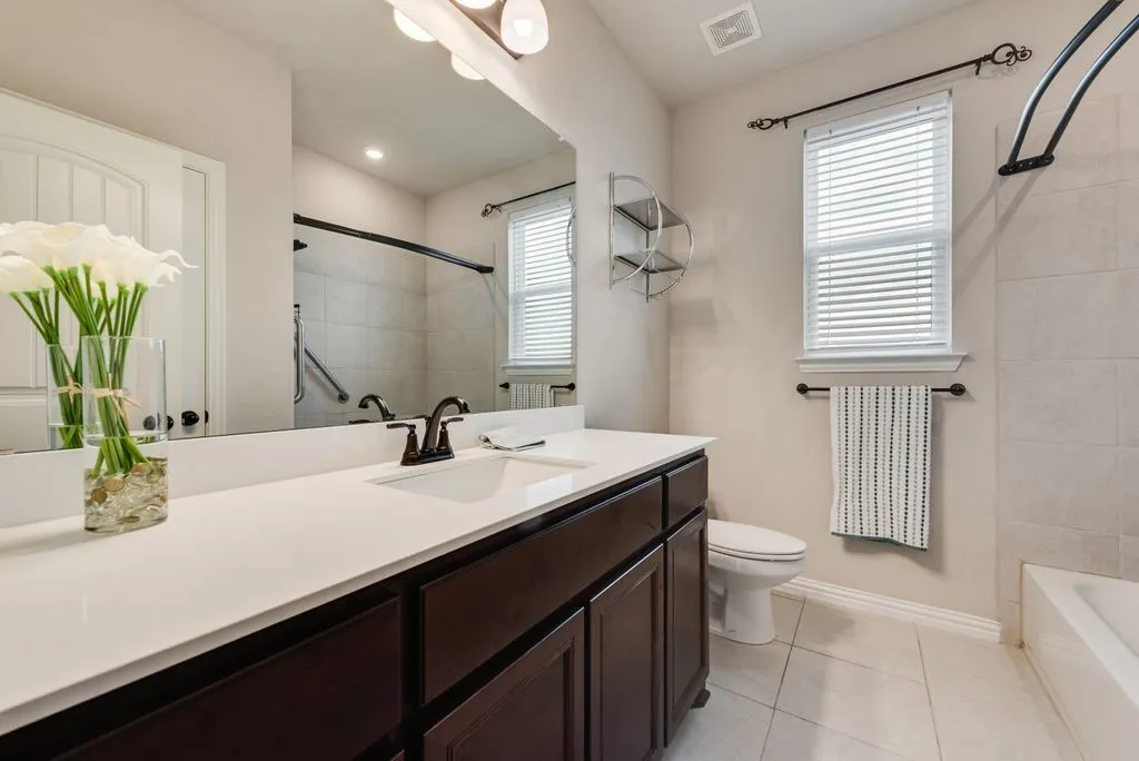 Single Family Residence For Sale in Parker County , 6016 Ember Crest Drive, Weatherford, Texas 76085, 4 Bedroom, 2 Bathroom, 2 Garage spaces, 2,229 Sqft, built in 2021, mls#21371272, Real Estate Agent in Weatherford, Homes For Sale in Parker county, Homes For Sale in Weatherford, Realtor in Weatherford Texas, Real Estate Brokerage Independent Realty Texas, Luminita Cordes Realtor