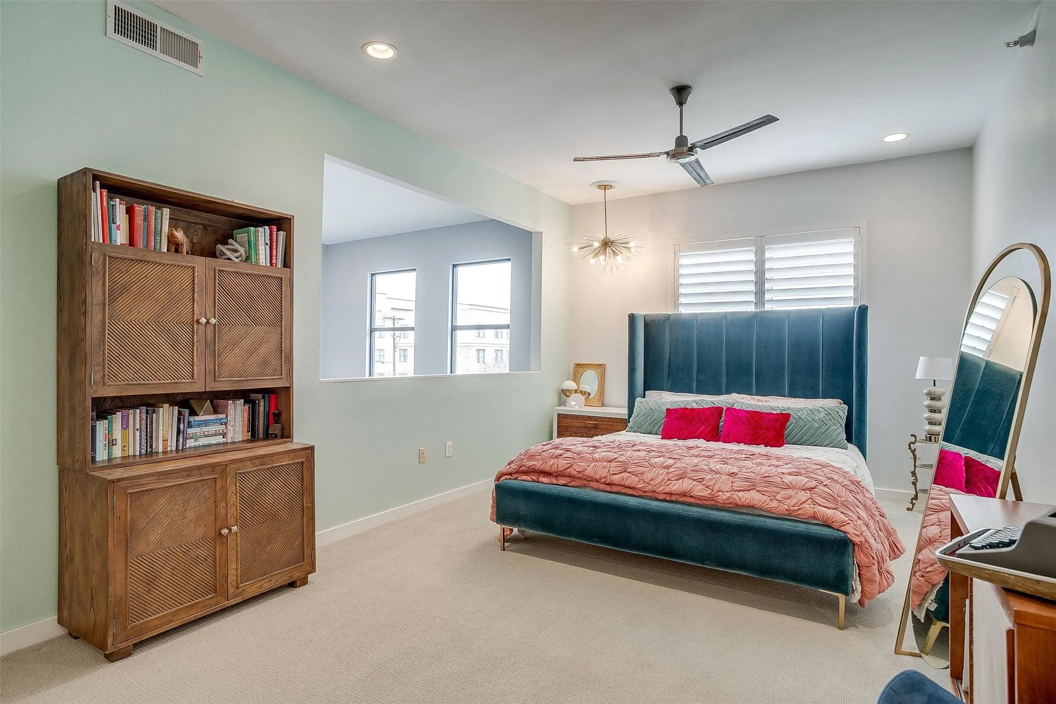 Condominium For Rent in Tarrant County , 2608 Museum Way 3206, Fort Worth, Texas 76107, 2 Bedroom, 3 Bathroom, 1 Garage spaces, 1,730 Sqft, built in 2006, mls#21369805, Real Estate Agent in Fort Worth, Homes For Rent in Tarrant county, Homes For Rent in Fort Worth, Realtor in Fort Worth Texas, Real Estate Brokerage Independent Realty Texas, Luminita Cordes Realtor