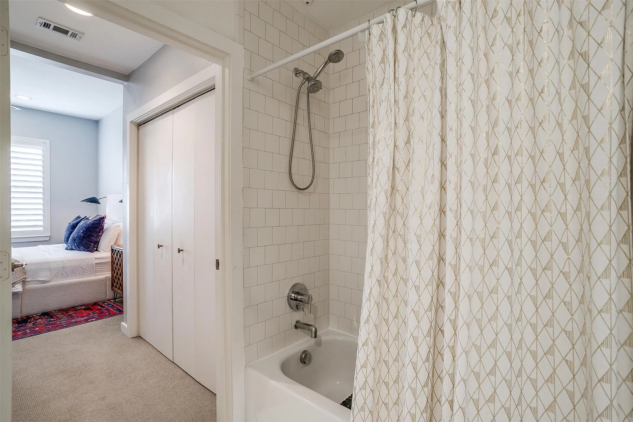 Condominium For Rent in Tarrant County , 2608 Museum Way 3206, Fort Worth, Texas 76107, 2 Bedroom, 3 Bathroom, 1 Garage spaces, 1,730 Sqft, built in 2006, mls#21369805, Real Estate Agent in Fort Worth, Homes For Rent in Tarrant county, Homes For Rent in Fort Worth, Realtor in Fort Worth Texas, Real Estate Brokerage Independent Realty Texas, Luminita Cordes Realtor