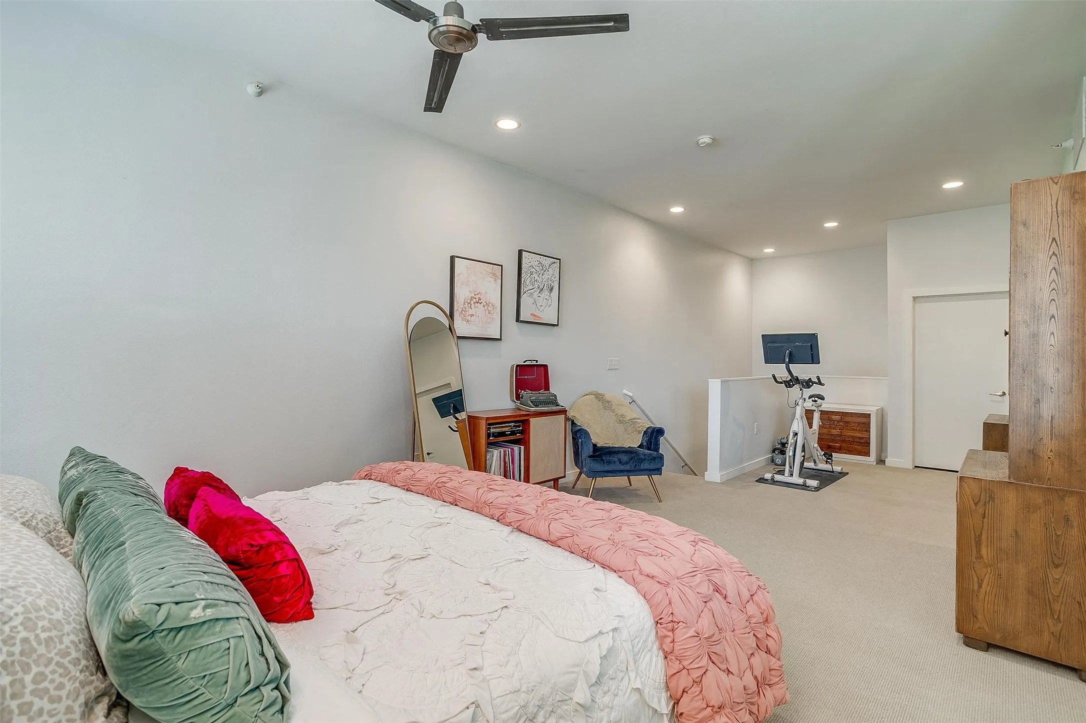 Condominium For Rent in Tarrant County , 2608 Museum Way 3206, Fort Worth, Texas 76107, 2 Bedroom, 3 Bathroom, 1 Garage spaces, 1,730 Sqft, built in 2006, mls#21369805, Real Estate Agent in Fort Worth, Homes For Rent in Tarrant county, Homes For Rent in Fort Worth, Realtor in Fort Worth Texas, Real Estate Brokerage Independent Realty Texas, Luminita Cordes Realtor