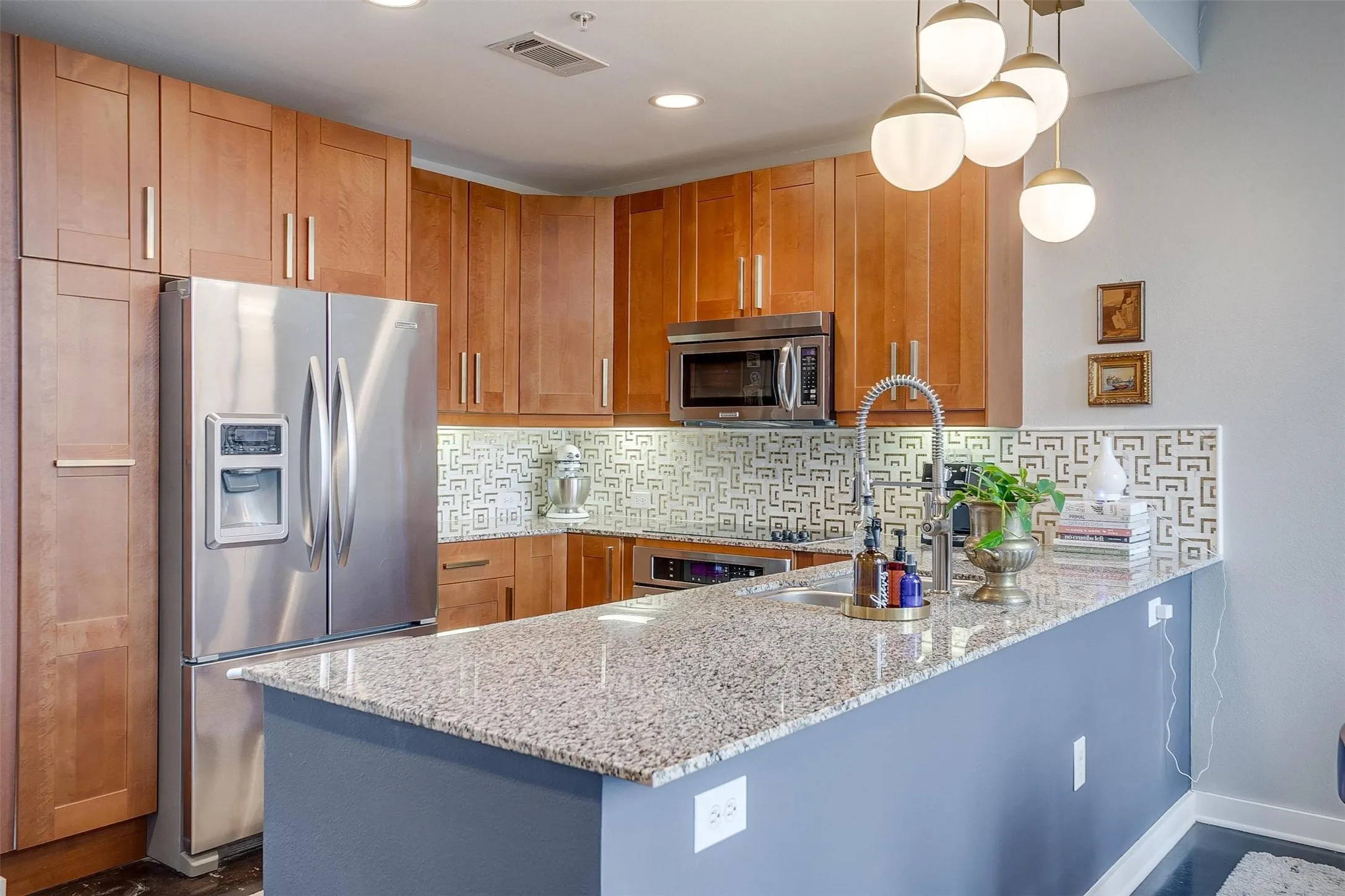 Condominium For Rent in Tarrant County , 2608 Museum Way 3206, Fort Worth, Texas 76107, 2 Bedroom, 3 Bathroom, 1 Garage spaces, 1,730 Sqft, built in 2006, mls#21369805, Real Estate Agent in Fort Worth, Homes For Rent in Tarrant county, Homes For Rent in Fort Worth, Realtor in Fort Worth Texas, Real Estate Brokerage Independent Realty Texas, Luminita Cordes Realtor