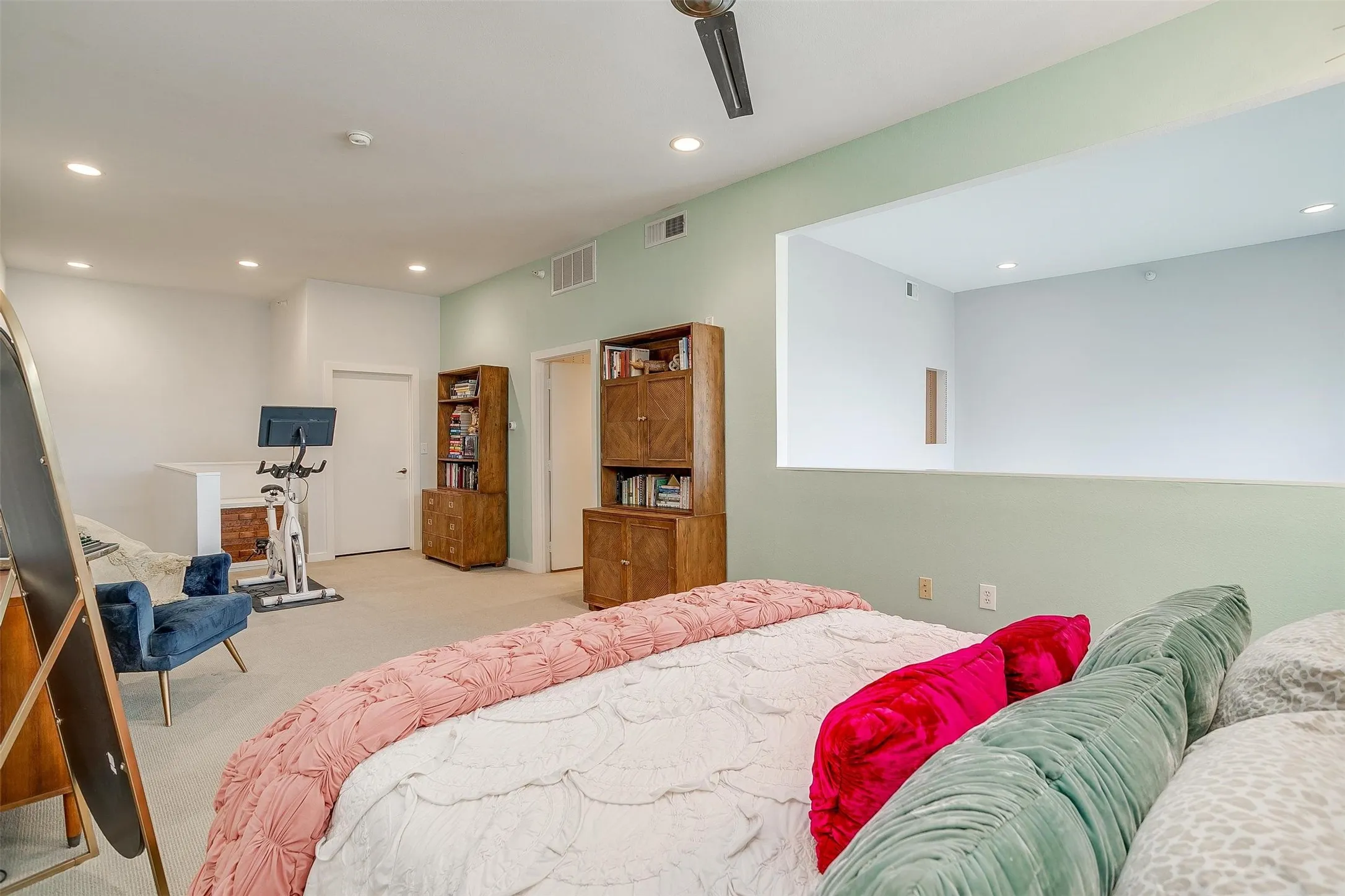 Condominium For Rent in Tarrant County , 2608 Museum Way 3206, Fort Worth, Texas 76107, 2 Bedroom, 3 Bathroom, 1 Garage spaces, 1,730 Sqft, built in 2006, mls#21369805, Real Estate Agent in Fort Worth, Homes For Rent in Tarrant county, Homes For Rent in Fort Worth, Realtor in Fort Worth Texas, Real Estate Brokerage Independent Realty Texas, Luminita Cordes Realtor