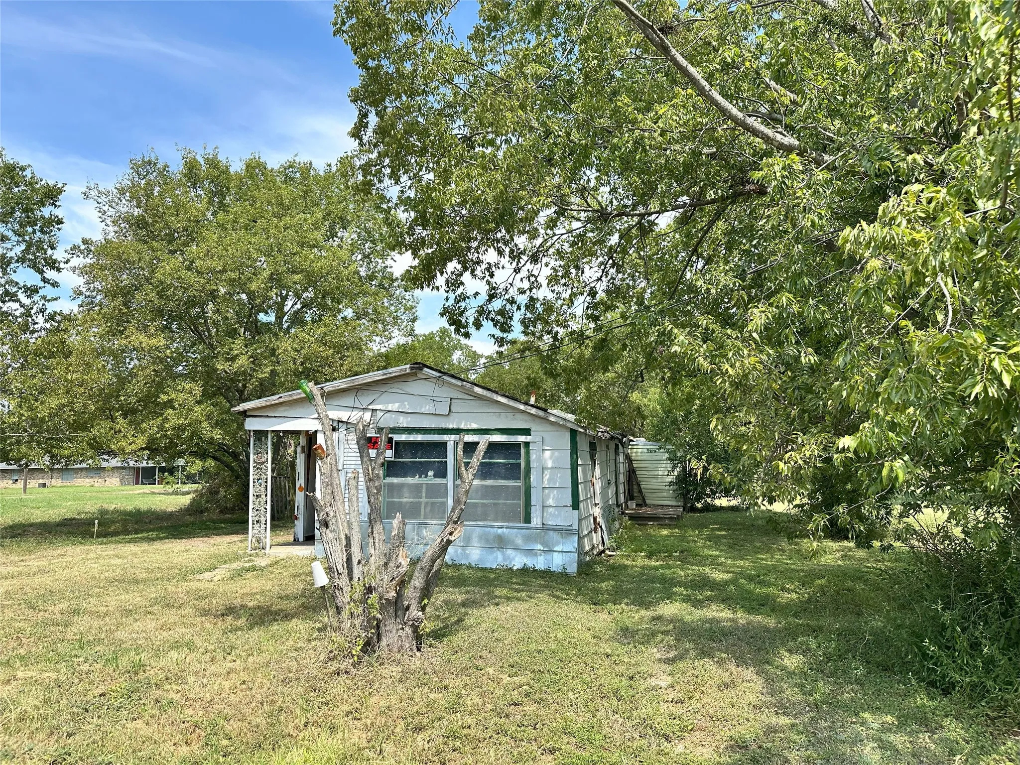Single Family Residence For Sale in Navarro County , 804 E 12th Avenue, Corsicana, Texas 75110, 2 Bedroom, 1 Bathroom, Garage spaces, 932 Sqft, built in 1935, mls#21371377, Real Estate Agent in Corsicana, Homes For Sale in Navarro county, Homes For Sale in Corsicana, Realtor in Corsicana Texas, Real Estate Brokerage Independent Realty Texas, Luminita Cordes Realtor