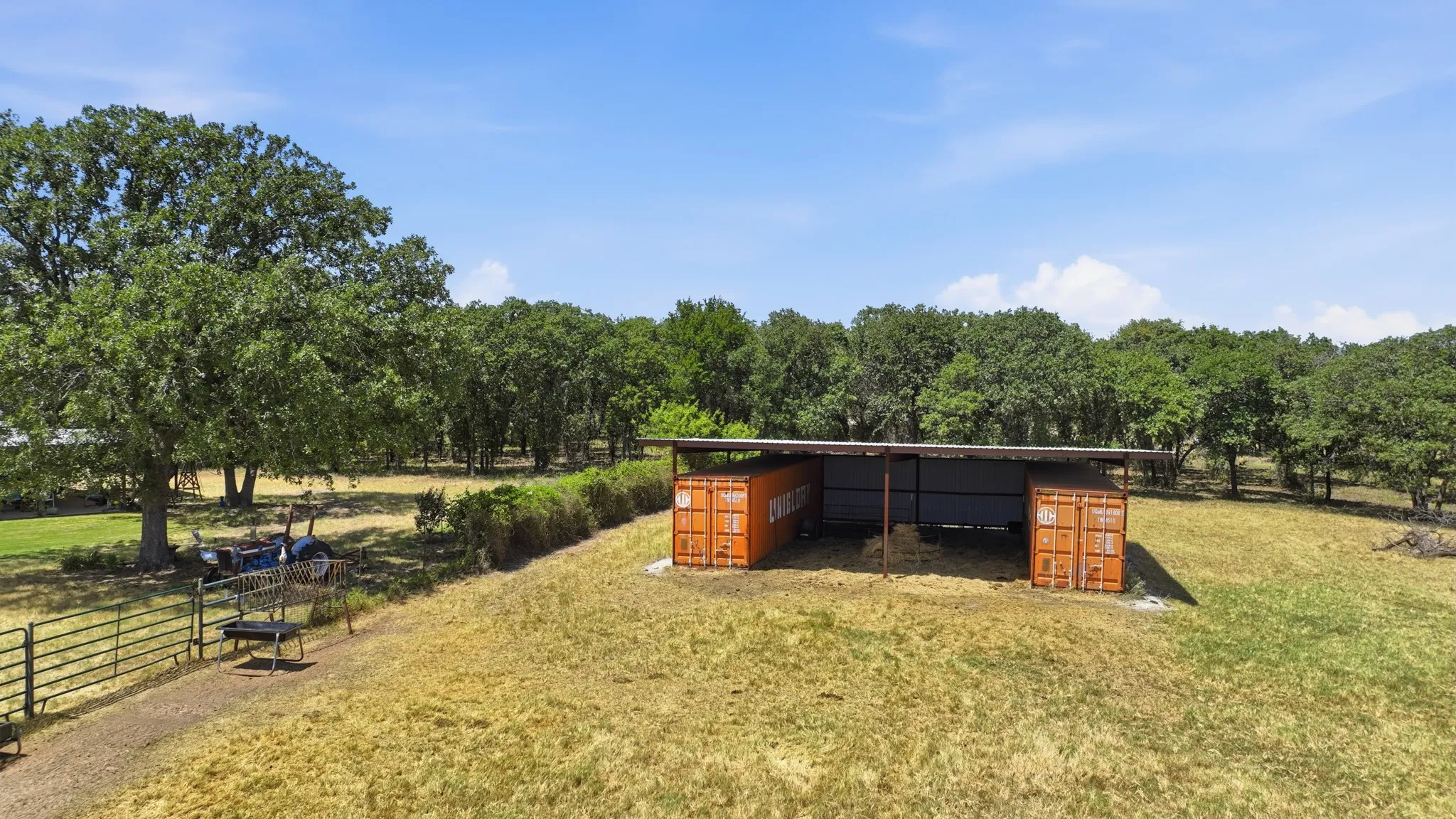 Farm For Sale in Hood County , 3424 Calico Court, Granbury, Texas 76048, 3 Bedroom, 3 Bathroom, 2 Garage spaces, 2,636 Sqft, built in 2000, mls#21371387, Real Estate Agent in Granbury, Homes For Sale in Hood county, Homes For Sale in Granbury, Realtor in Granbury Texas, Real Estate Brokerage Independent Realty Texas, Luminita Cordes Realtor