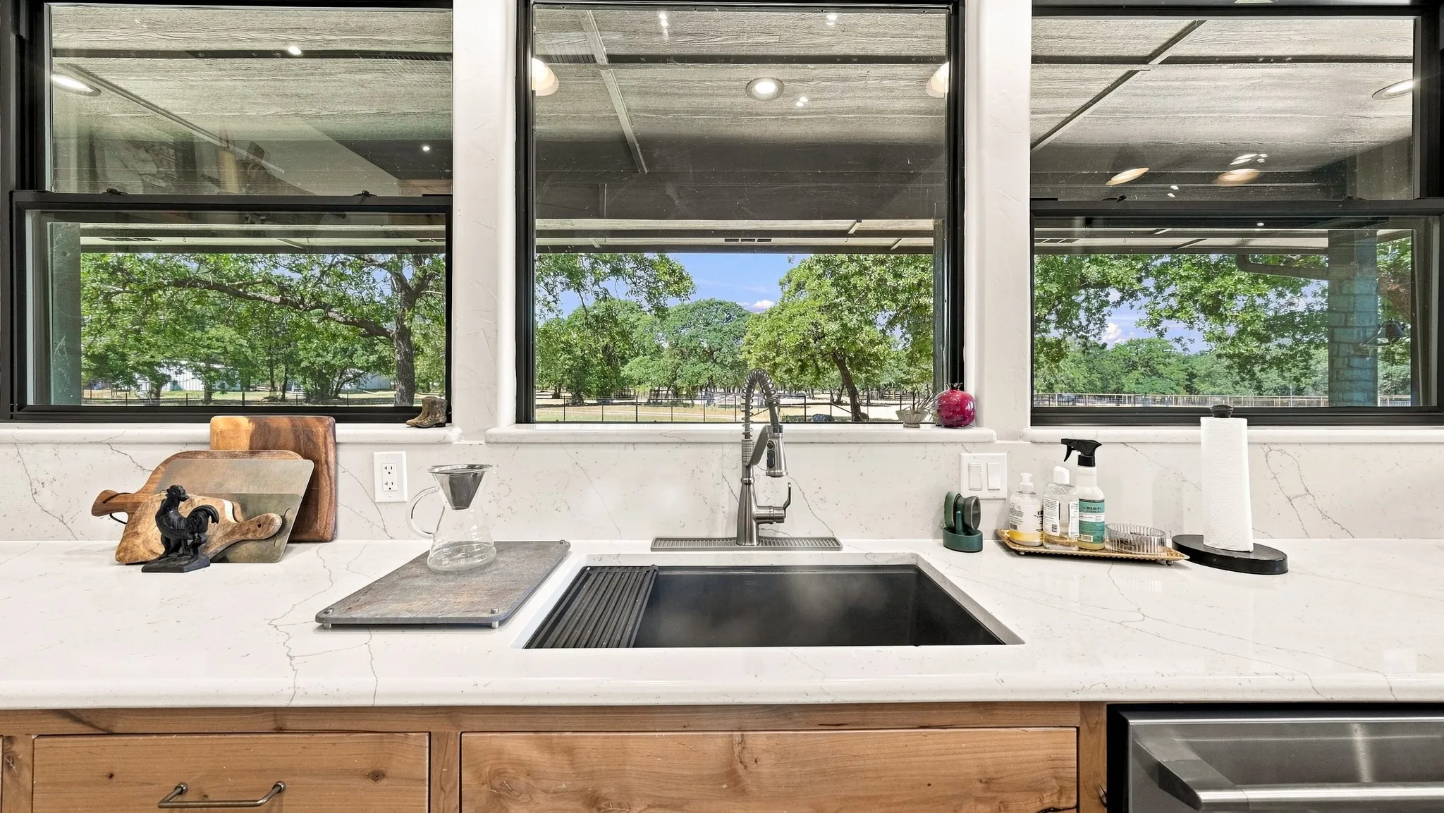 Farm For Sale in Hood County , 3424 Calico Court, Granbury, Texas 76048, 3 Bedroom, 3 Bathroom, 2 Garage spaces, 2,636 Sqft, built in 2000, mls#21371387, Real Estate Agent in Granbury, Homes For Sale in Hood county, Homes For Sale in Granbury, Realtor in Granbury Texas, Real Estate Brokerage Independent Realty Texas, Luminita Cordes Realtor