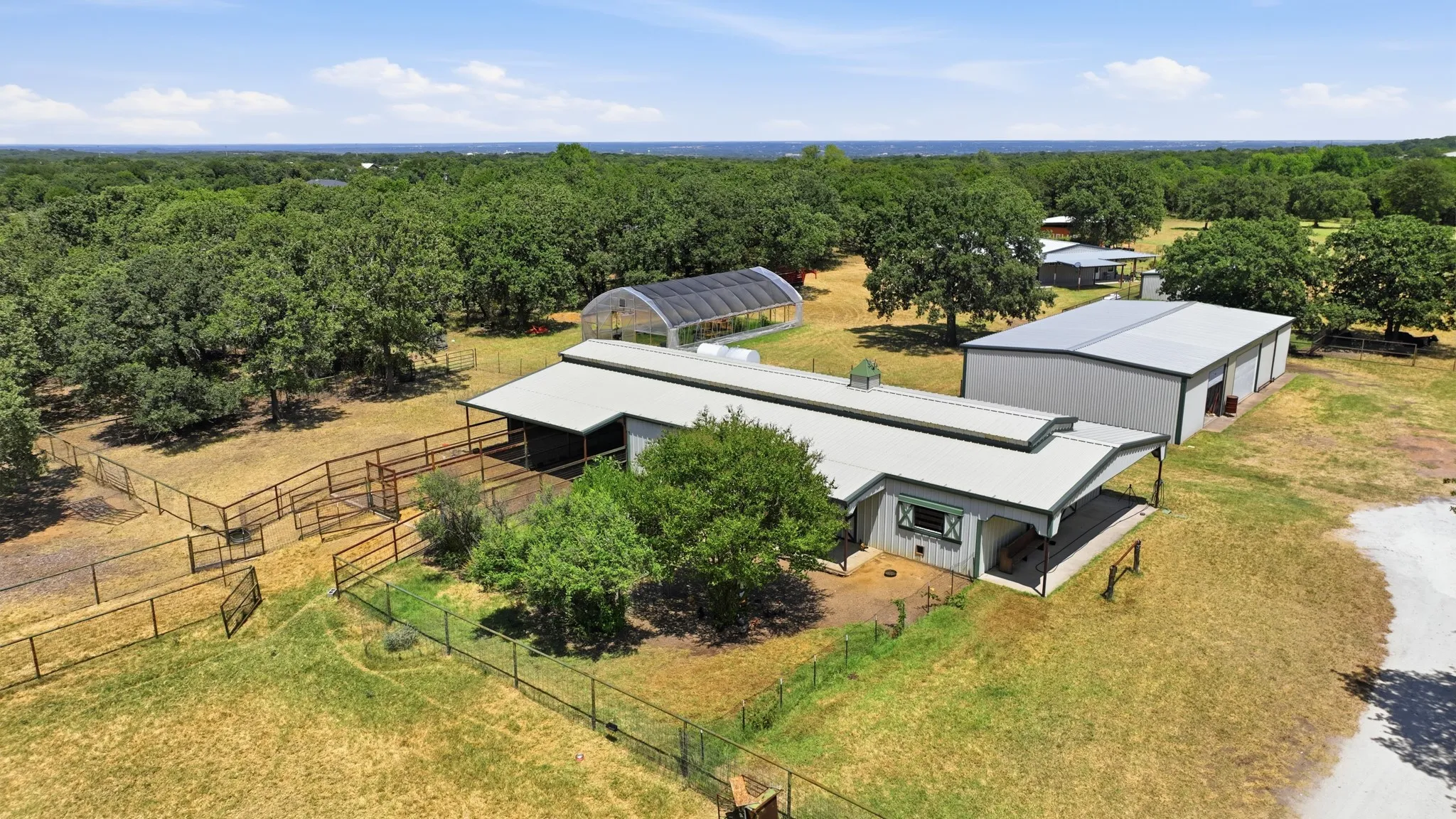 Farm For Sale in Hood County , 3424 Calico Court, Granbury, Texas 76048, 3 Bedroom, 3 Bathroom, 2 Garage spaces, 2,636 Sqft, built in 2000, mls#21371387, Real Estate Agent in Granbury, Homes For Sale in Hood county, Homes For Sale in Granbury, Realtor in Granbury Texas, Real Estate Brokerage Independent Realty Texas, Luminita Cordes Realtor