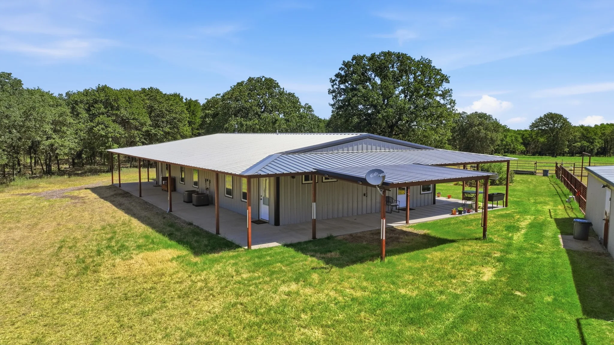 Farm For Sale in Hood County , 3424 Calico Court, Granbury, Texas 76048, 3 Bedroom, 3 Bathroom, 2 Garage spaces, 2,636 Sqft, built in 2000, mls#21371387, Real Estate Agent in Granbury, Homes For Sale in Hood county, Homes For Sale in Granbury, Realtor in Granbury Texas, Real Estate Brokerage Independent Realty Texas, Luminita Cordes Realtor