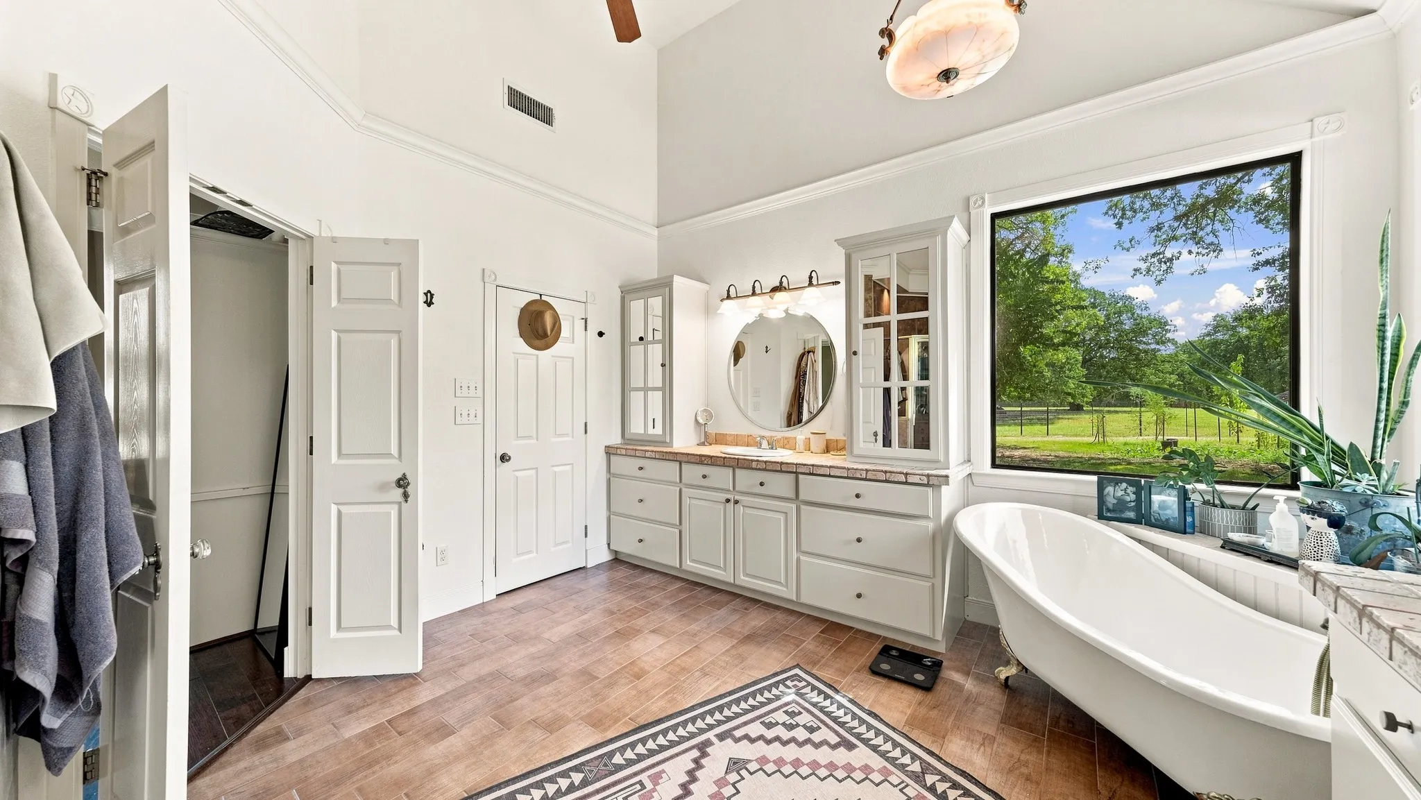 Farm For Sale in Hood County , 3424 Calico Court, Granbury, Texas 76048, 3 Bedroom, 3 Bathroom, 2 Garage spaces, 2,636 Sqft, built in 2000, mls#21371387, Real Estate Agent in Granbury, Homes For Sale in Hood county, Homes For Sale in Granbury, Realtor in Granbury Texas, Real Estate Brokerage Independent Realty Texas, Luminita Cordes Realtor