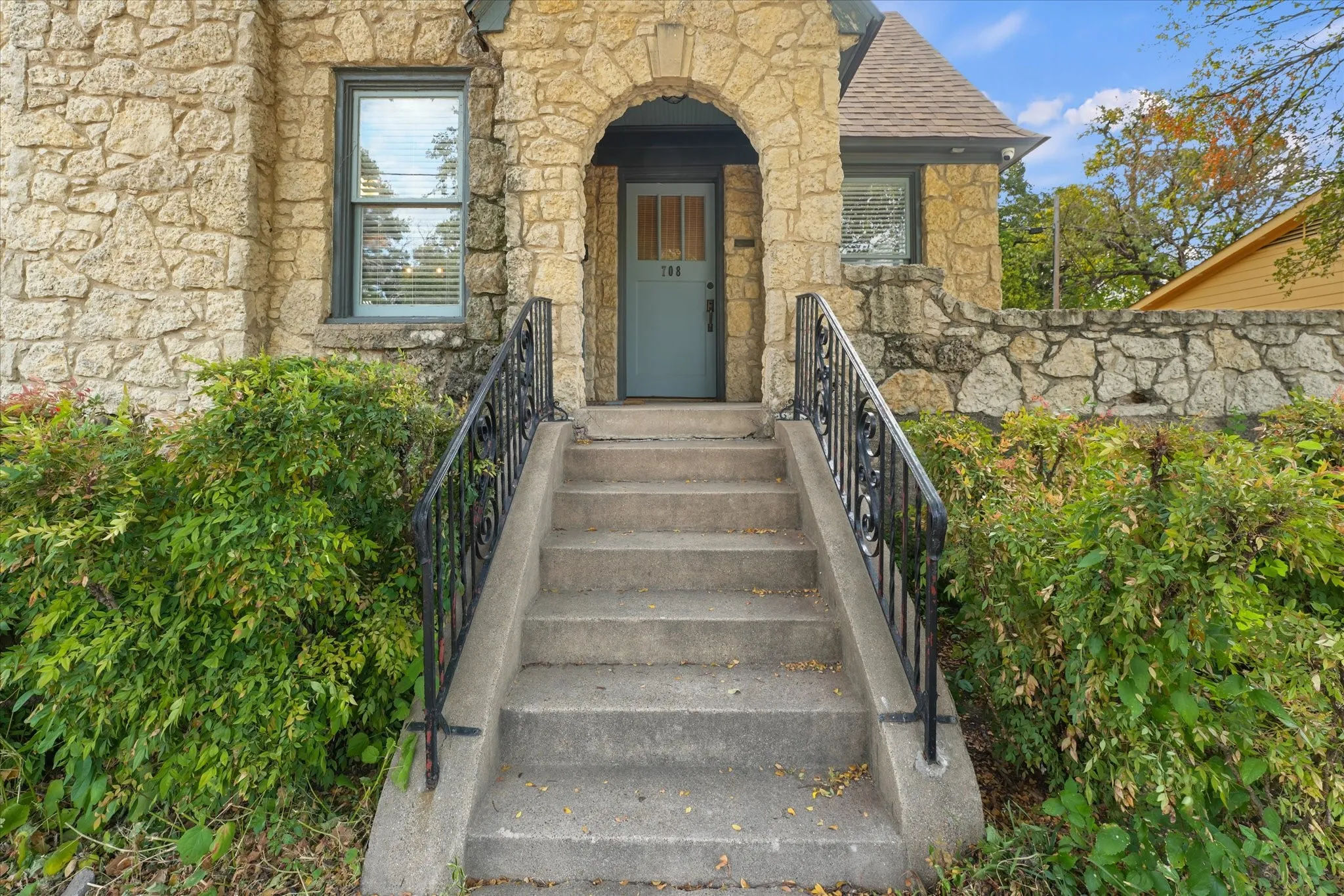 Single Family Residence For Sale in Dallas County , 708 Blaylock Drive, Dallas, Texas 75203, 3 Bedroom, 2 Bathroom, Garage spaces, 1,246 Sqft, built in 1948, mls#21371281, Real Estate Agent in Dallas, Homes For Sale in Dallas county, Homes For Sale in Dallas, Realtor in Dallas Texas, Real Estate Brokerage Independent Realty Texas, Luminita Cordes Realtor