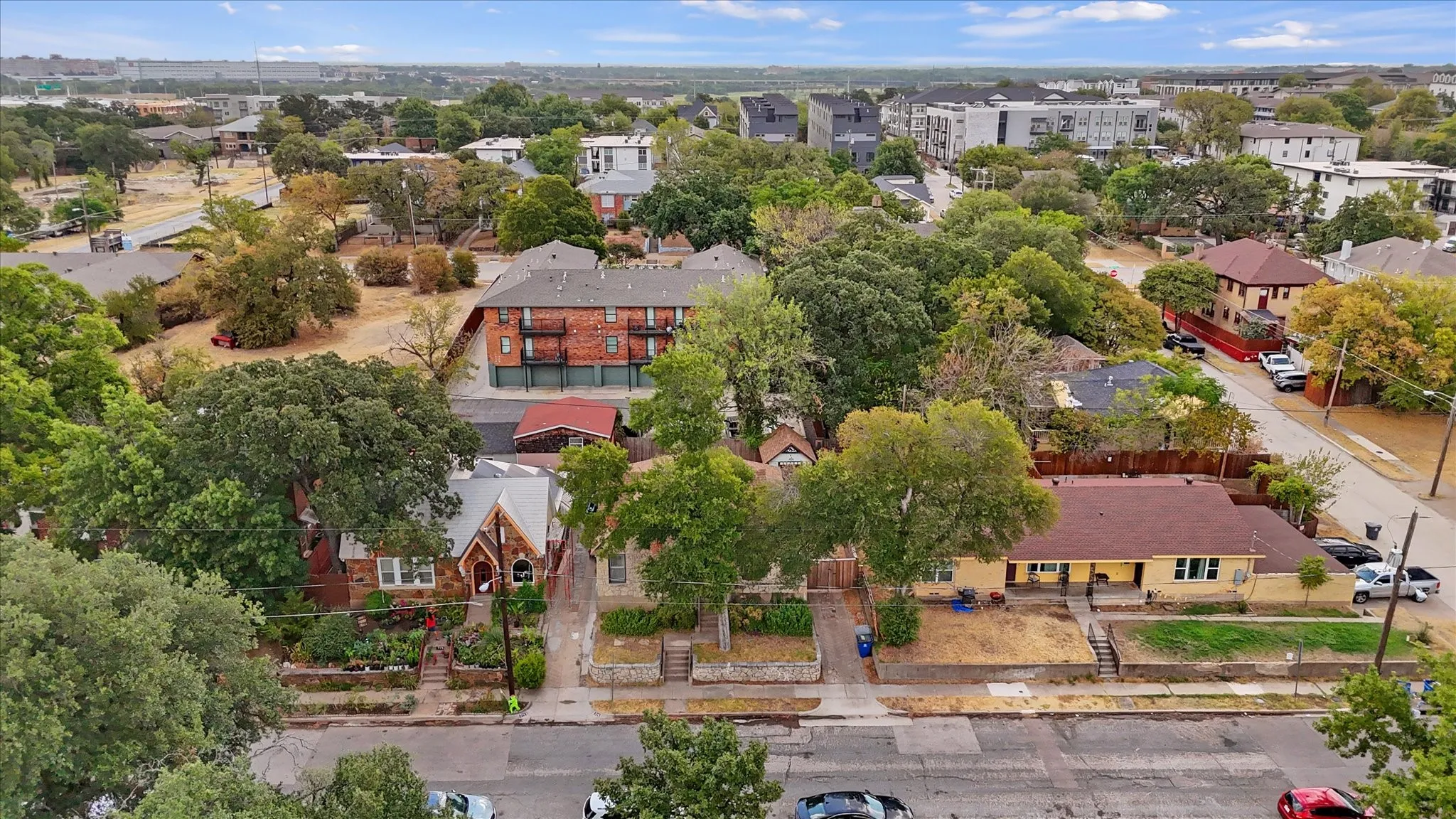 Single Family Residence For Sale in Dallas County , 708 Blaylock Drive, Dallas, Texas 75203, 3 Bedroom, 2 Bathroom, Garage spaces, 1,246 Sqft, built in 1948, mls#21371281, Real Estate Agent in Dallas, Homes For Sale in Dallas county, Homes For Sale in Dallas, Realtor in Dallas Texas, Real Estate Brokerage Independent Realty Texas, Luminita Cordes Realtor