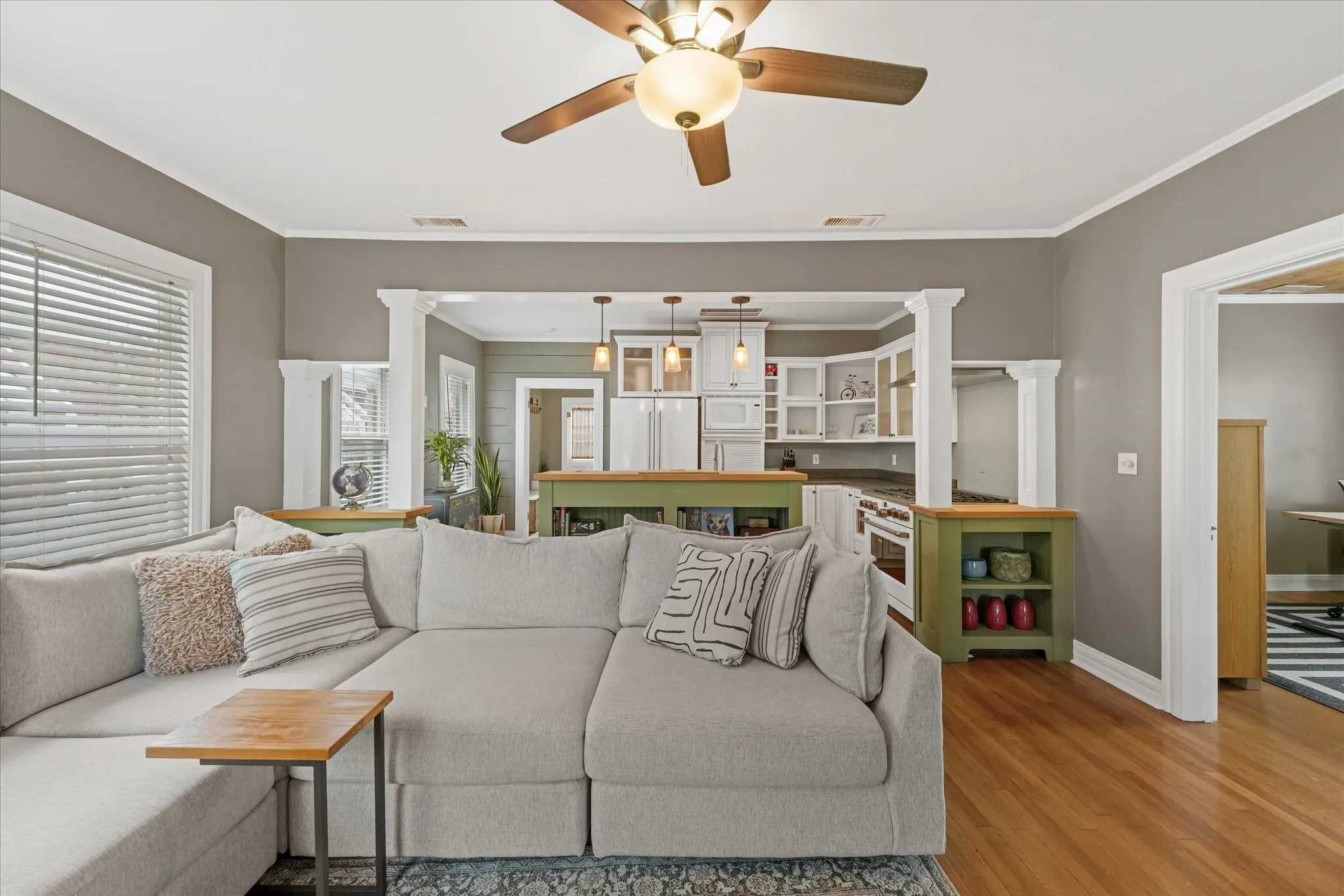 Single Family Residence For Sale in Dallas County , 708 Blaylock Drive, Dallas, Texas 75203, 3 Bedroom, 2 Bathroom, Garage spaces, 1,246 Sqft, built in 1948, mls#21371281, Real Estate Agent in Dallas, Homes For Sale in Dallas county, Homes For Sale in Dallas, Realtor in Dallas Texas, Real Estate Brokerage Independent Realty Texas, Luminita Cordes Realtor