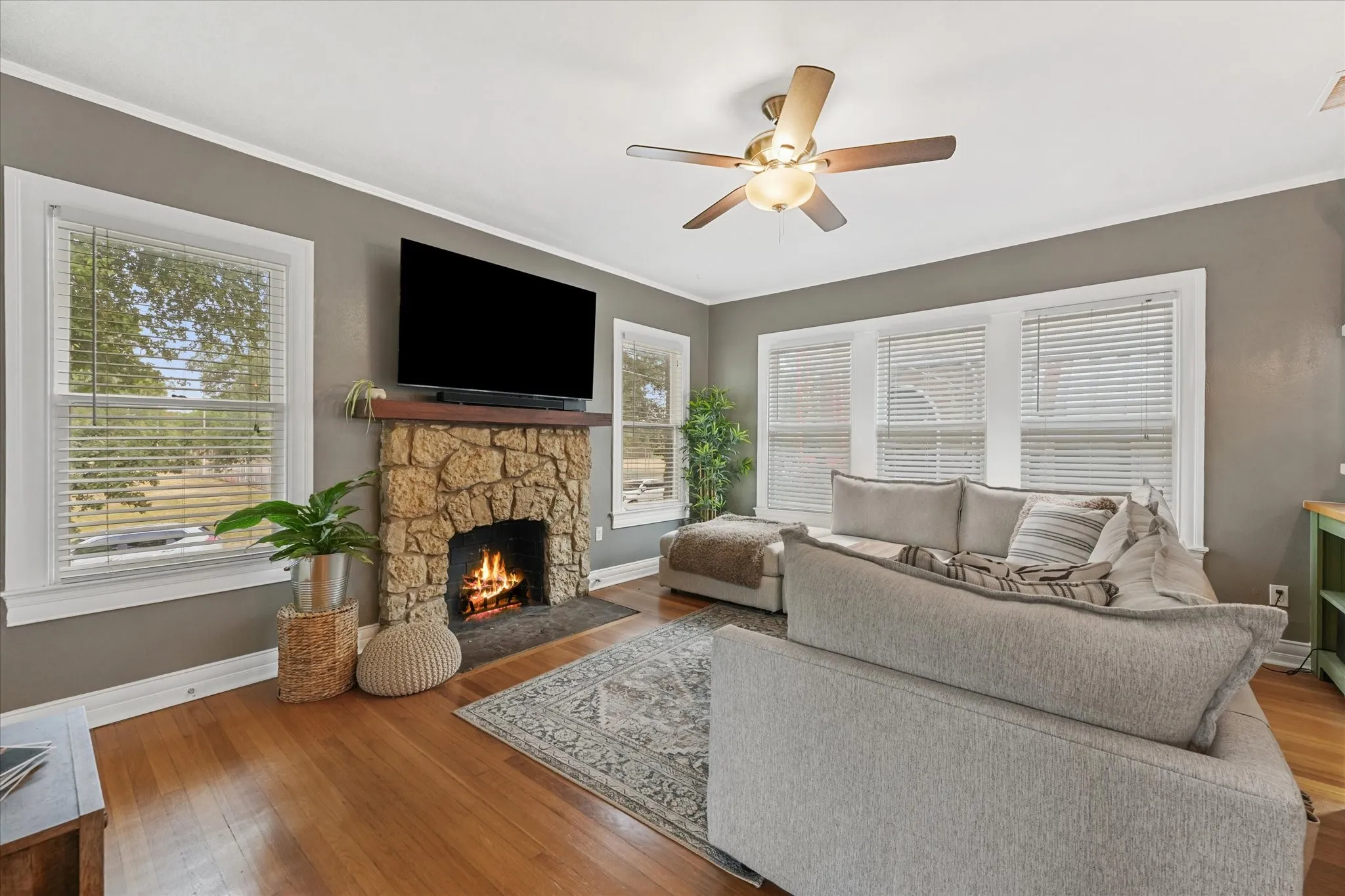 Single Family Residence For Sale in Dallas County , 708 Blaylock Drive, Dallas, Texas 75203, 3 Bedroom, 2 Bathroom, Garage spaces, 1,246 Sqft, built in 1948, mls#21371281, Real Estate Agent in Dallas, Homes For Sale in Dallas county, Homes For Sale in Dallas, Realtor in Dallas Texas, Real Estate Brokerage Independent Realty Texas, Luminita Cordes Realtor