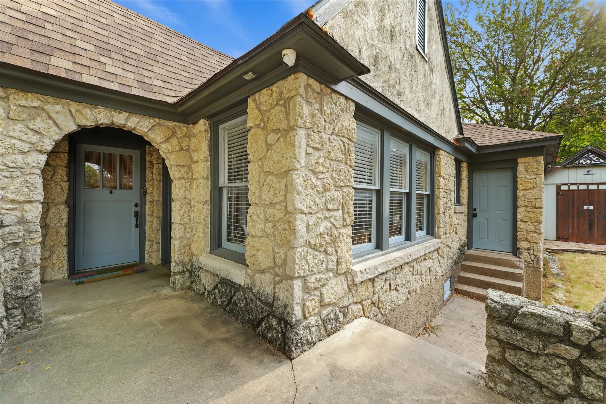Single Family Residence For Sale in Dallas County , 708 Blaylock Drive, Dallas, Texas 75203, 3 Bedroom, 2 Bathroom, Garage spaces, 1,246 Sqft, built in 1948, mls#21371281, Real Estate Agent in Dallas, Homes For Sale in Dallas county, Homes For Sale in Dallas, Realtor in Dallas Texas, Real Estate Brokerage Independent Realty Texas, Luminita Cordes Realtor