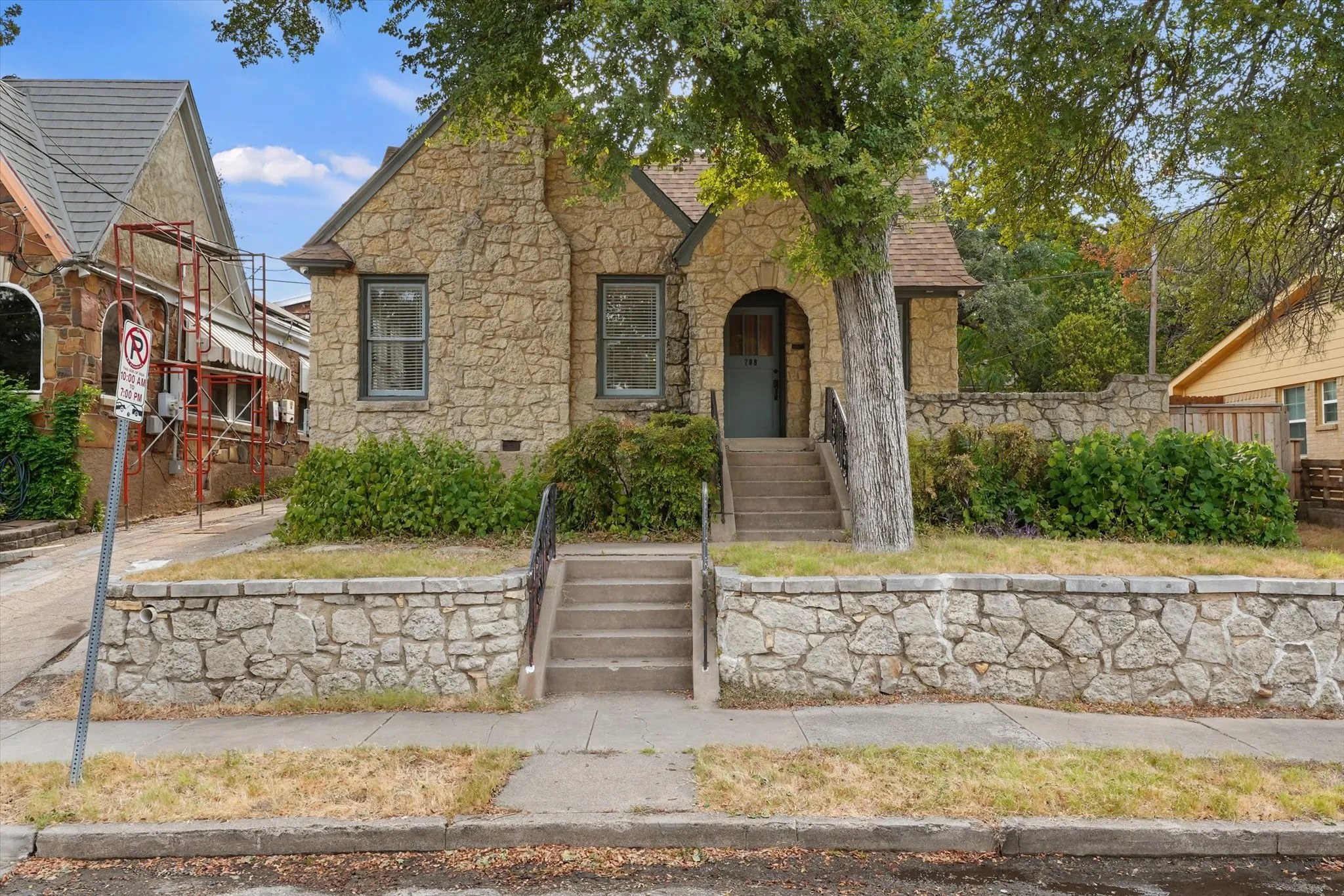 Single Family Residence For Sale in Dallas County , 708 Blaylock Drive, Dallas, Texas 75203, 3 Bedroom, 2 Bathroom, Garage spaces, 1,246 Sqft, built in 1948, mls#21371281, Real Estate Agent in Dallas, Homes For Sale in Dallas county, Homes For Sale in Dallas, Realtor in Dallas Texas, Real Estate Brokerage Independent Realty Texas, Luminita Cordes Realtor