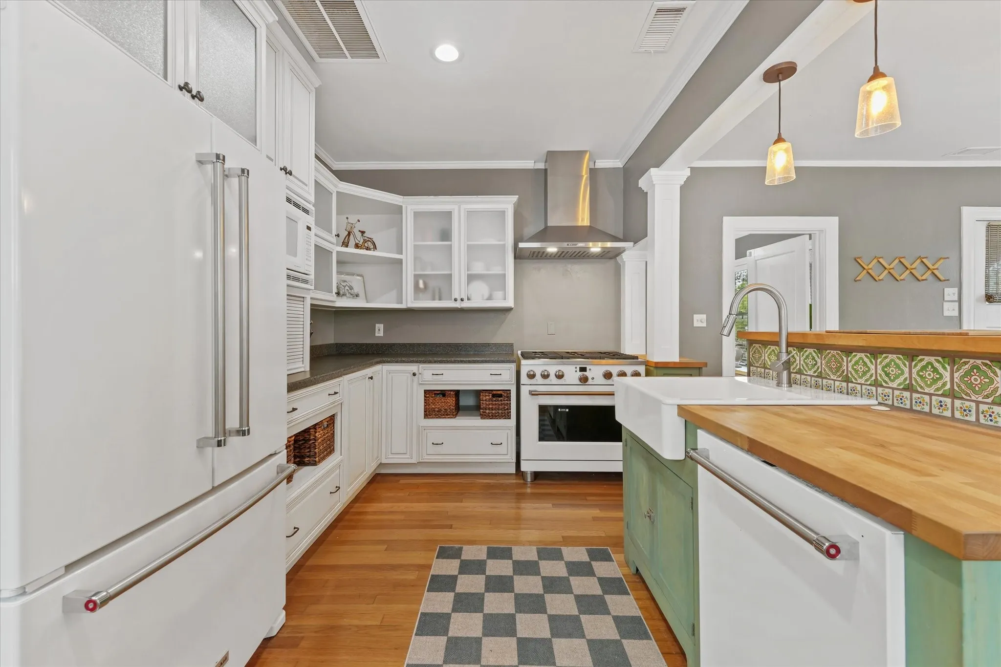 Single Family Residence For Sale in Dallas County , 708 Blaylock Drive, Dallas, Texas 75203, 3 Bedroom, 2 Bathroom, Garage spaces, 1,246 Sqft, built in 1948, mls#21371281, Real Estate Agent in Dallas, Homes For Sale in Dallas county, Homes For Sale in Dallas, Realtor in Dallas Texas, Real Estate Brokerage Independent Realty Texas, Luminita Cordes Realtor
