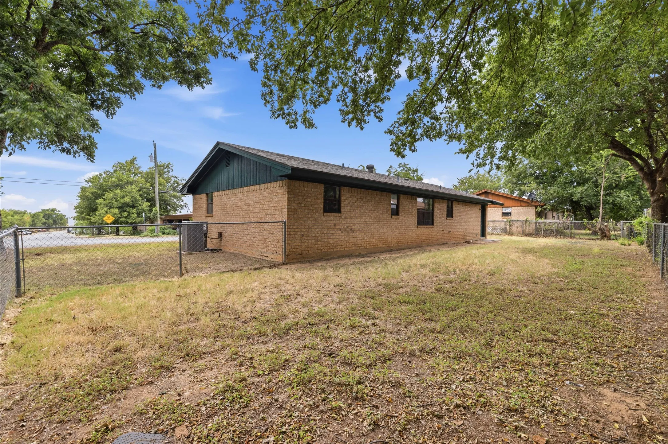 Single Family Residence For Sale in Brown County , 112 Orchard Drive, Early, Texas 76802, 2 Bedroom, 1 Bathroom, 1 Garage spaces, 975 Sqft, built in 1983, mls#21368614, Real Estate Agent in Early, Homes For Sale in Brown county, Homes For Sale in Early, Realtor in Early Texas, Real Estate Brokerage Independent Realty Texas, Luminita Cordes Realtor
