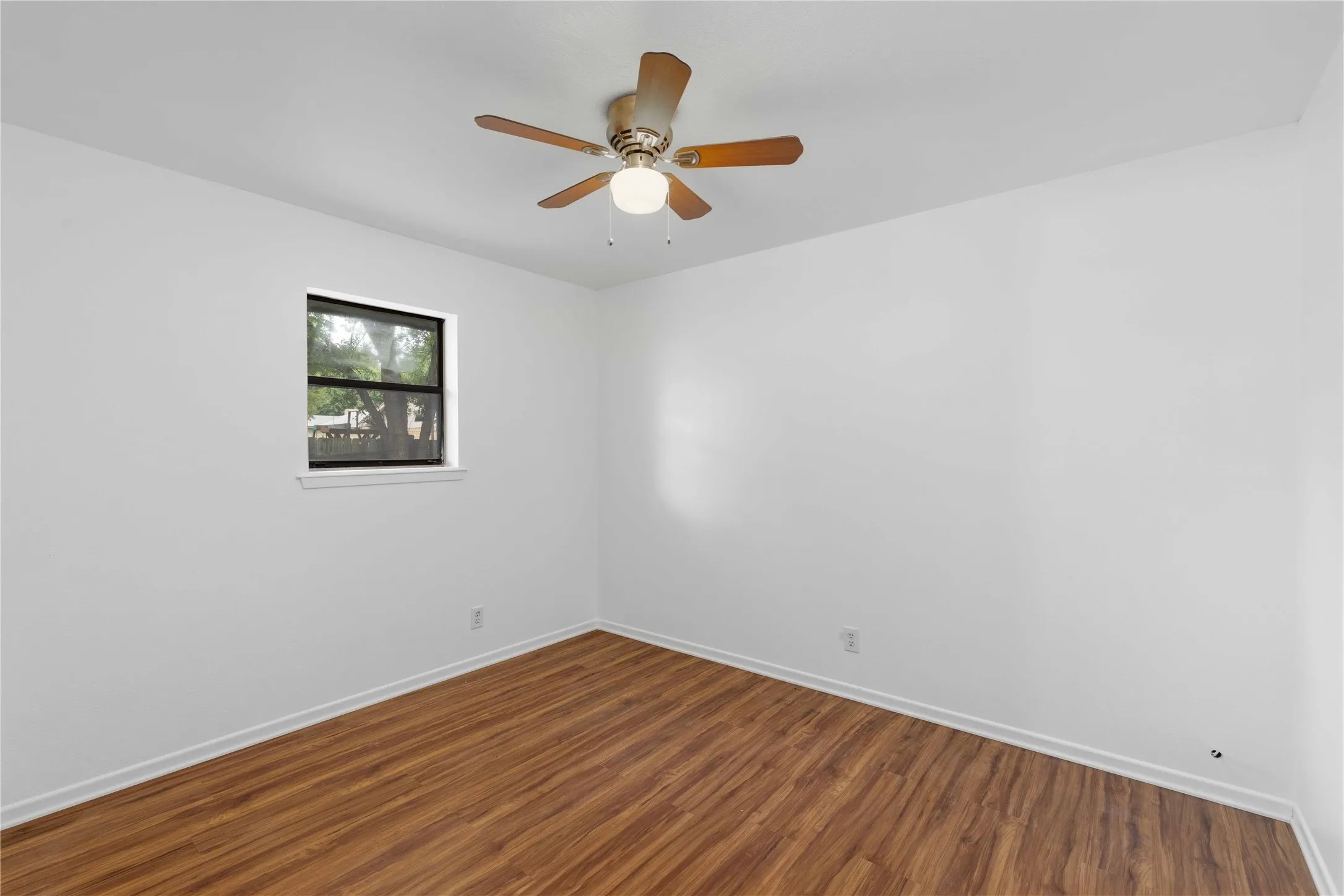 Single Family Residence For Sale in Brown County , 112 Orchard Drive, Early, Texas 76802, 2 Bedroom, 1 Bathroom, 1 Garage spaces, 975 Sqft, built in 1983, mls#21368614, Real Estate Agent in Early, Homes For Sale in Brown county, Homes For Sale in Early, Realtor in Early Texas, Real Estate Brokerage Independent Realty Texas, Luminita Cordes Realtor