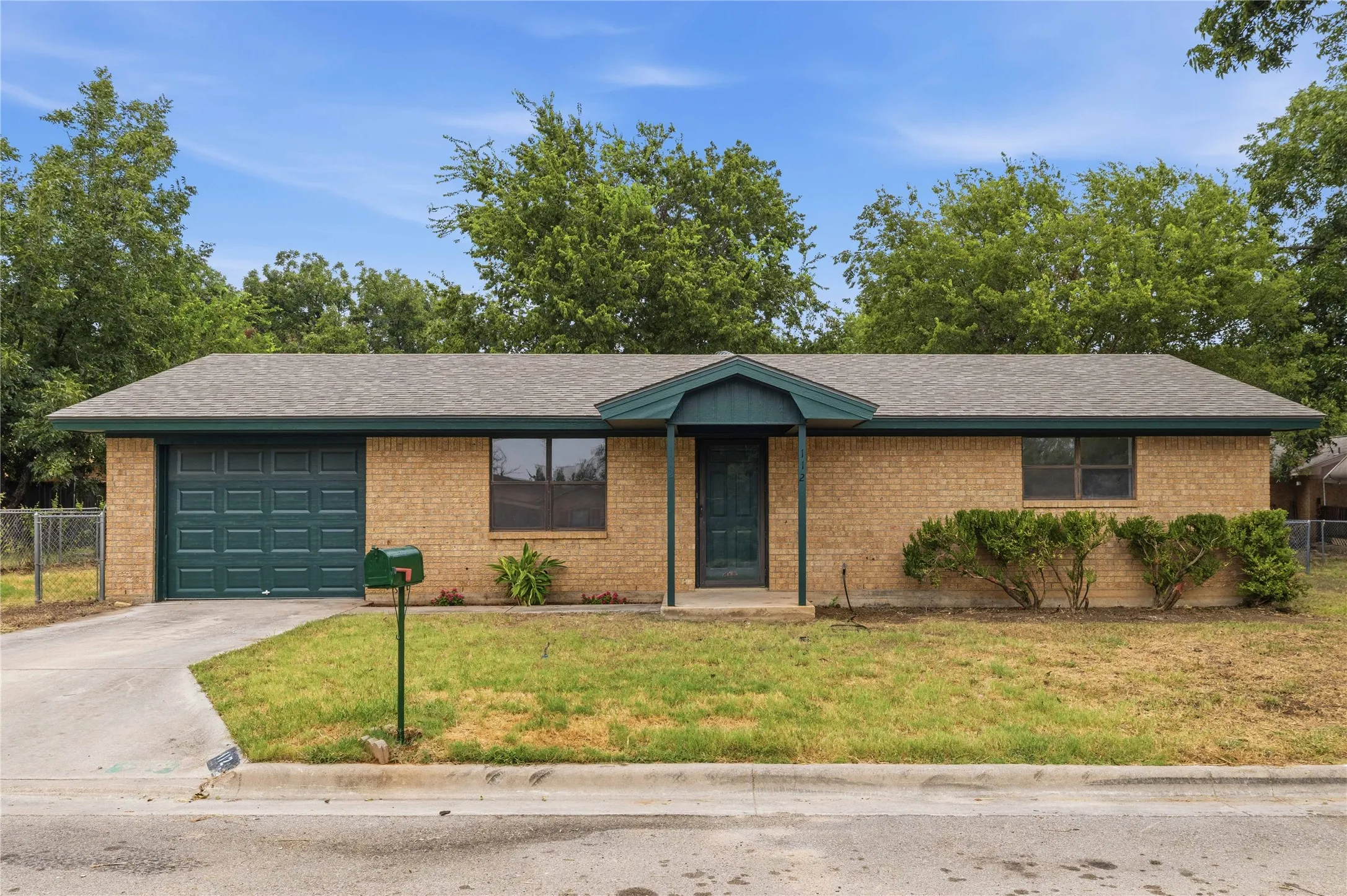 Single Family Residence For Sale in Brown County , 112 Orchard Drive, Early, Texas 76802, 2 Bedroom, 1 Bathroom, 1 Garage spaces, 975 Sqft, built in 1983, mls#21368614, Real Estate Agent in Early, Homes For Sale in Brown county, Homes For Sale in Early, Realtor in Early Texas, Real Estate Brokerage Independent Realty Texas, Luminita Cordes Realtor