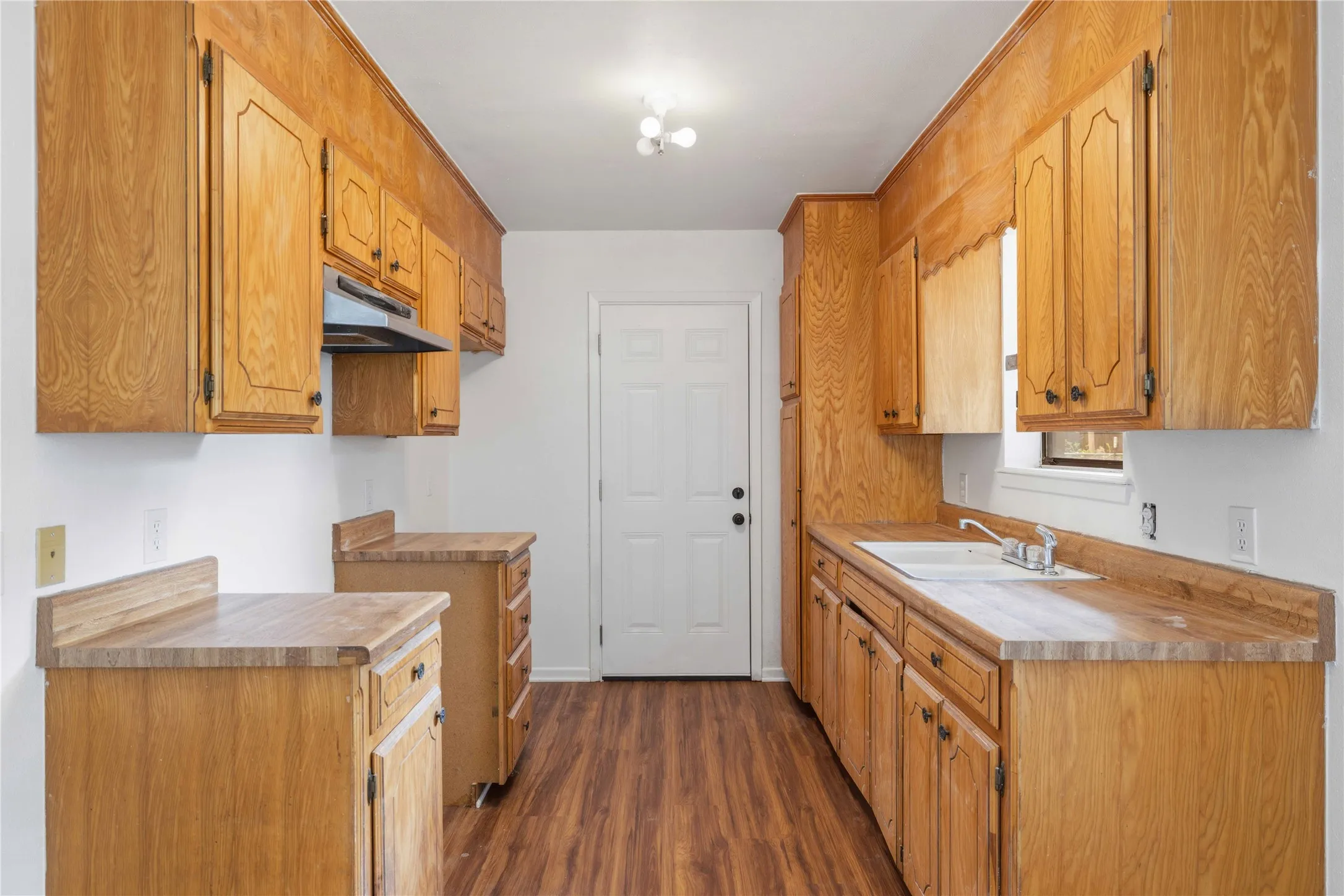 Single Family Residence For Sale in Brown County , 112 Orchard Drive, Early, Texas 76802, 2 Bedroom, 1 Bathroom, 1 Garage spaces, 975 Sqft, built in 1983, mls#21368614, Real Estate Agent in Early, Homes For Sale in Brown county, Homes For Sale in Early, Realtor in Early Texas, Real Estate Brokerage Independent Realty Texas, Luminita Cordes Realtor