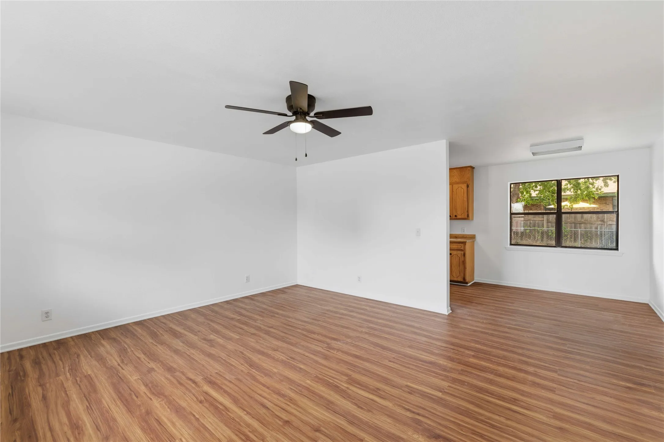 Single Family Residence For Sale in Brown County , 112 Orchard Drive, Early, Texas 76802, 2 Bedroom, 1 Bathroom, 1 Garage spaces, 975 Sqft, built in 1983, mls#21368614, Real Estate Agent in Early, Homes For Sale in Brown county, Homes For Sale in Early, Realtor in Early Texas, Real Estate Brokerage Independent Realty Texas, Luminita Cordes Realtor