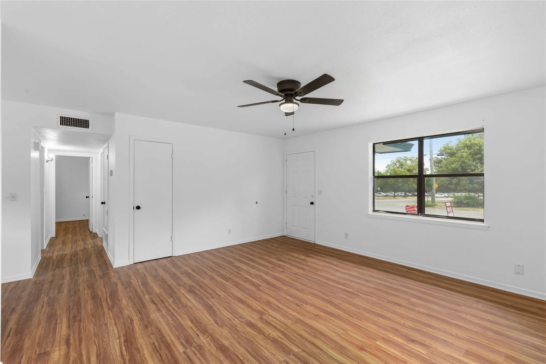 Single Family Residence For Sale in Brown County , 112 Orchard Drive, Early, Texas 76802, 2 Bedroom, 1 Bathroom, 1 Garage spaces, 975 Sqft, built in 1983, mls#21368614, Real Estate Agent in Early, Homes For Sale in Brown county, Homes For Sale in Early, Realtor in Early Texas, Real Estate Brokerage Independent Realty Texas, Luminita Cordes Realtor