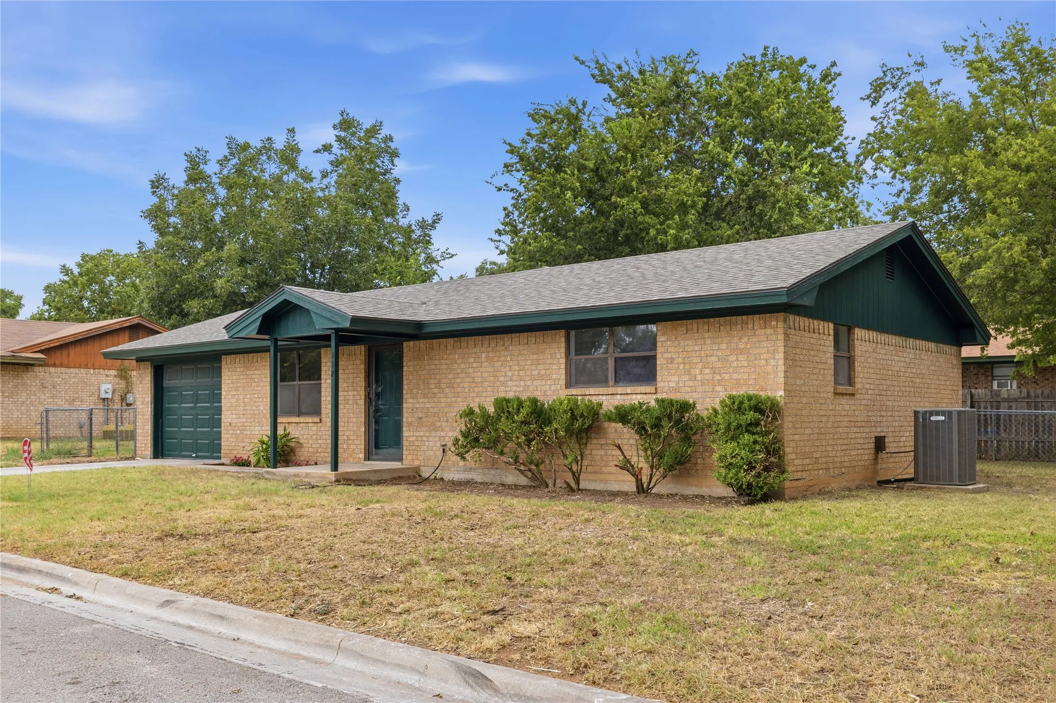 Single Family Residence For Sale in Brown County , 112 Orchard Drive, Early, Texas 76802, 2 Bedroom, 1 Bathroom, 1 Garage spaces, 975 Sqft, built in 1983, mls#21368614, Real Estate Agent in Early, Homes For Sale in Brown county, Homes For Sale in Early, Realtor in Early Texas, Real Estate Brokerage Independent Realty Texas, Luminita Cordes Realtor