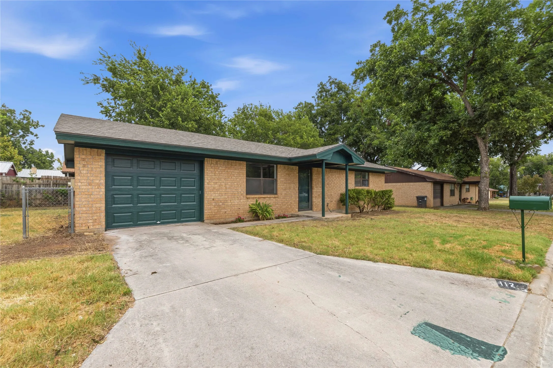 Single Family Residence For Sale in Brown County , 112 Orchard Drive, Early, Texas 76802, 2 Bedroom, 1 Bathroom, 1 Garage spaces, 975 Sqft, built in 1983, mls#21368614, Real Estate Agent in Early, Homes For Sale in Brown county, Homes For Sale in Early, Realtor in Early Texas, Real Estate Brokerage Independent Realty Texas, Luminita Cordes Realtor