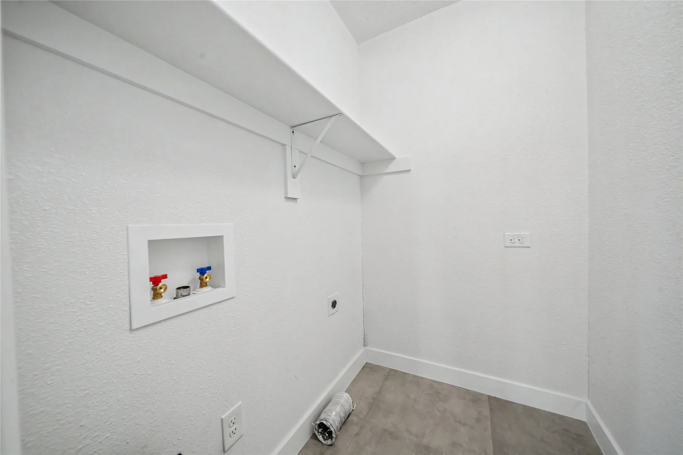 Single Family Residence For Sale in Dallas County , 2517 Livenshire Drive, Garland, Texas 75041, 3 Bedroom, 2 Bathroom, 2 Garage spaces, 1,425 Sqft, built in 1960, mls#21370305, Real Estate Agent in Garland, Homes For Sale in Dallas county, Homes For Sale in Garland, Realtor in Garland Texas, Real Estate Brokerage Independent Realty Texas, Luminita Cordes Realtor