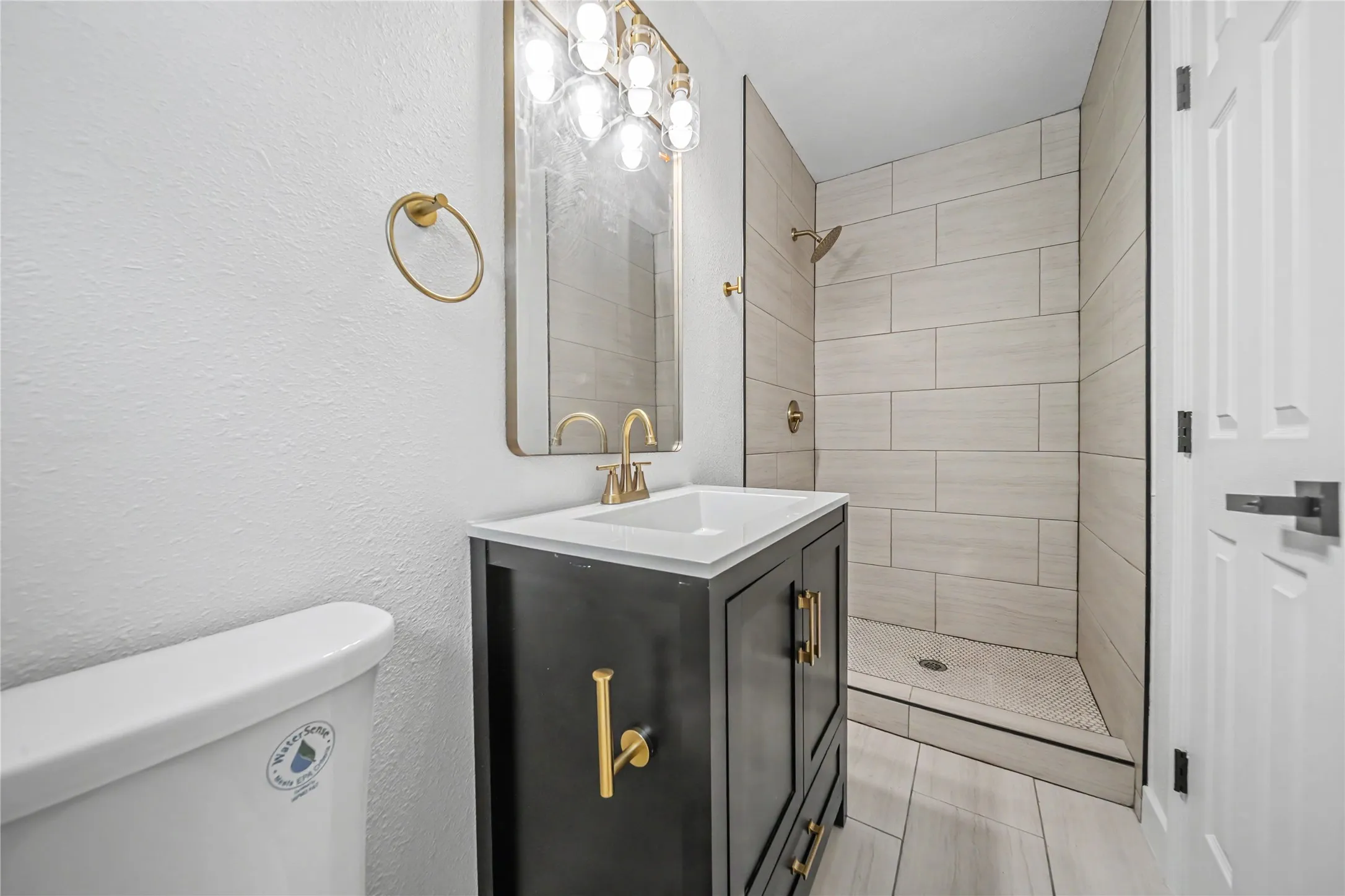 Single Family Residence For Sale in Dallas County , 2517 Livenshire Drive, Garland, Texas 75041, 3 Bedroom, 2 Bathroom, 2 Garage spaces, 1,425 Sqft, built in 1960, mls#21370305, Real Estate Agent in Garland, Homes For Sale in Dallas county, Homes For Sale in Garland, Realtor in Garland Texas, Real Estate Brokerage Independent Realty Texas, Luminita Cordes Realtor