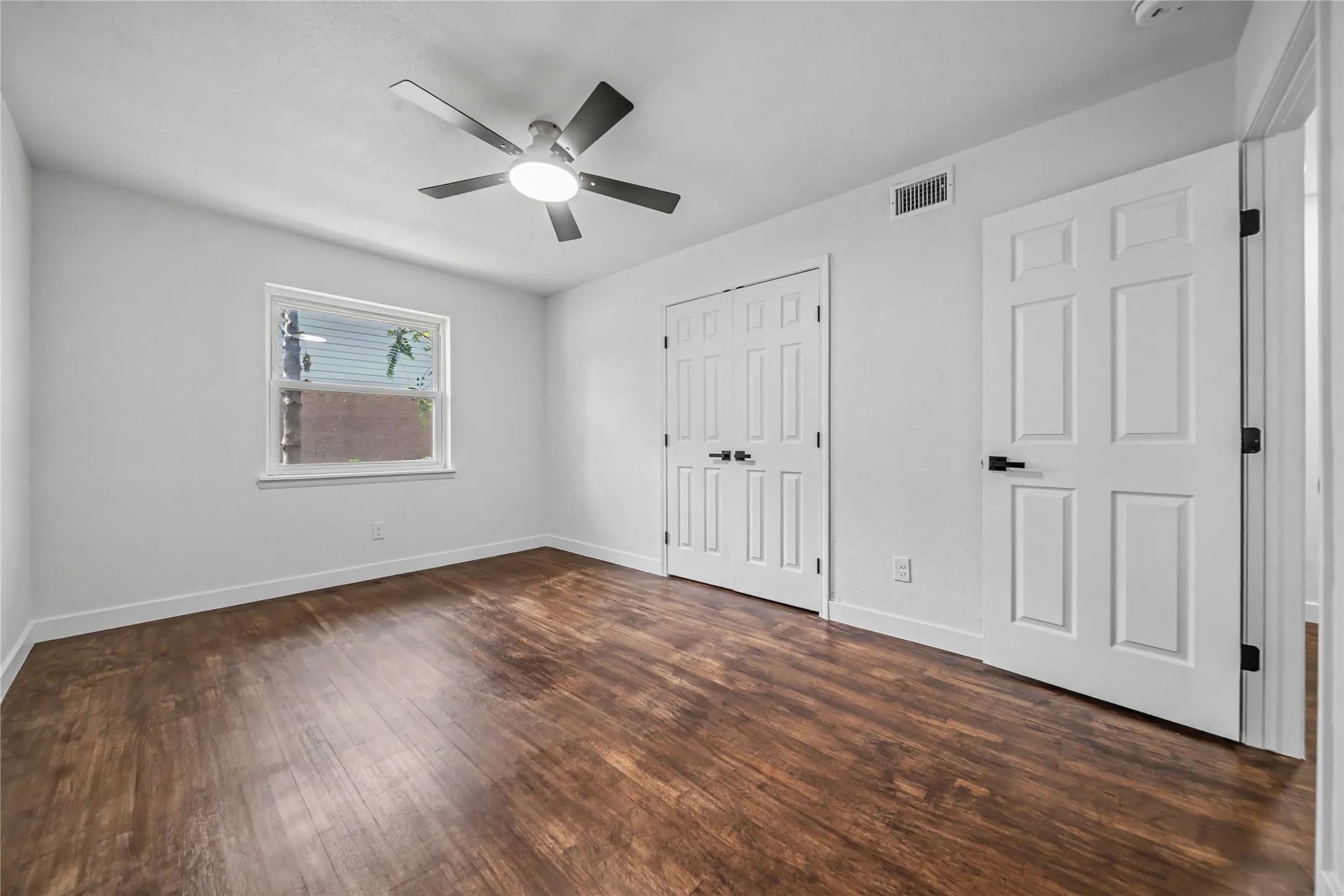 Single Family Residence For Sale in Dallas County , 2517 Livenshire Drive, Garland, Texas 75041, 3 Bedroom, 2 Bathroom, 2 Garage spaces, 1,425 Sqft, built in 1960, mls#21370305, Real Estate Agent in Garland, Homes For Sale in Dallas county, Homes For Sale in Garland, Realtor in Garland Texas, Real Estate Brokerage Independent Realty Texas, Luminita Cordes Realtor