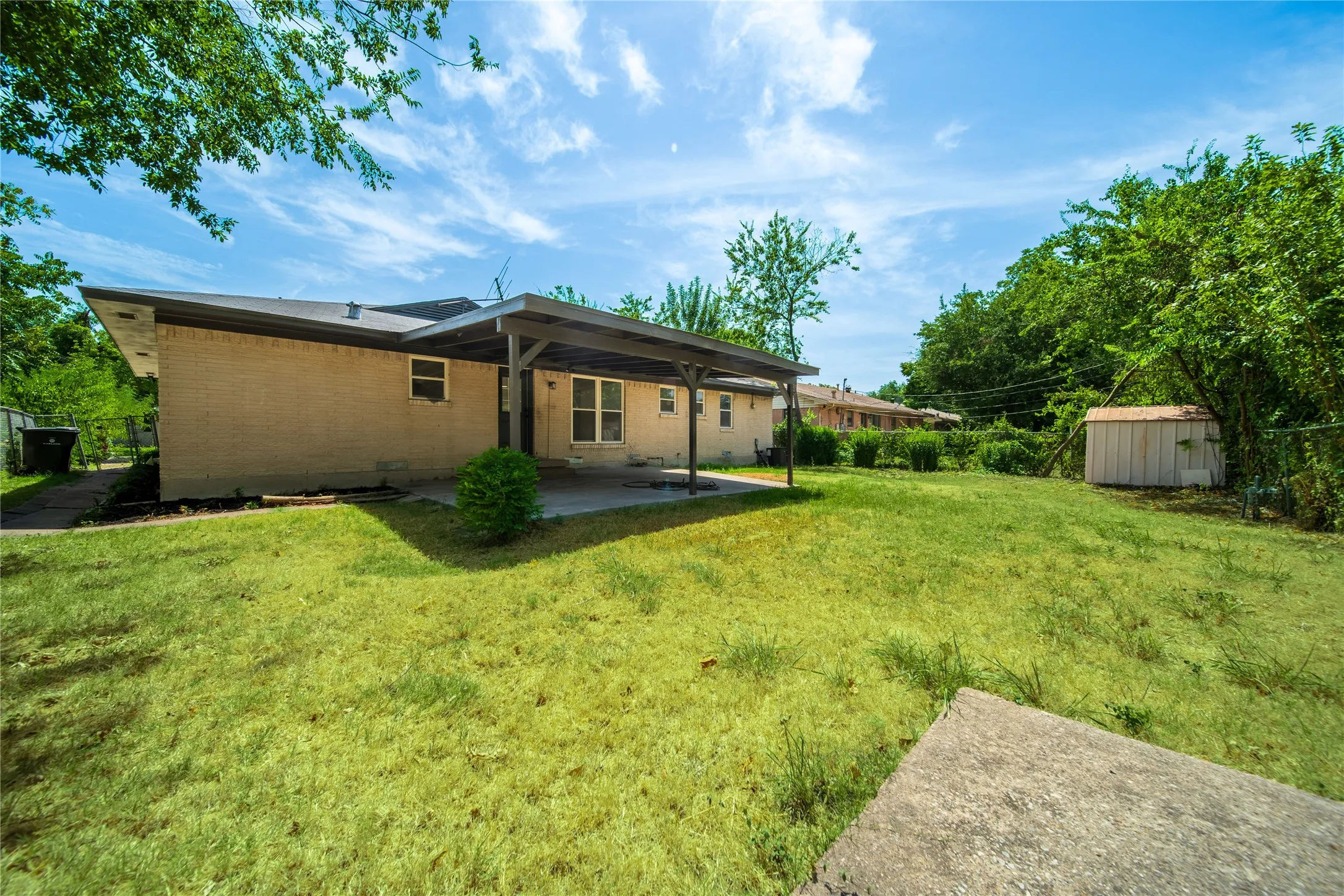 Single Family Residence For Sale in Dallas County , 2517 Livenshire Drive, Garland, Texas 75041, 3 Bedroom, 2 Bathroom, 2 Garage spaces, 1,425 Sqft, built in 1960, mls#21370305, Real Estate Agent in Garland, Homes For Sale in Dallas county, Homes For Sale in Garland, Realtor in Garland Texas, Real Estate Brokerage Independent Realty Texas, Luminita Cordes Realtor