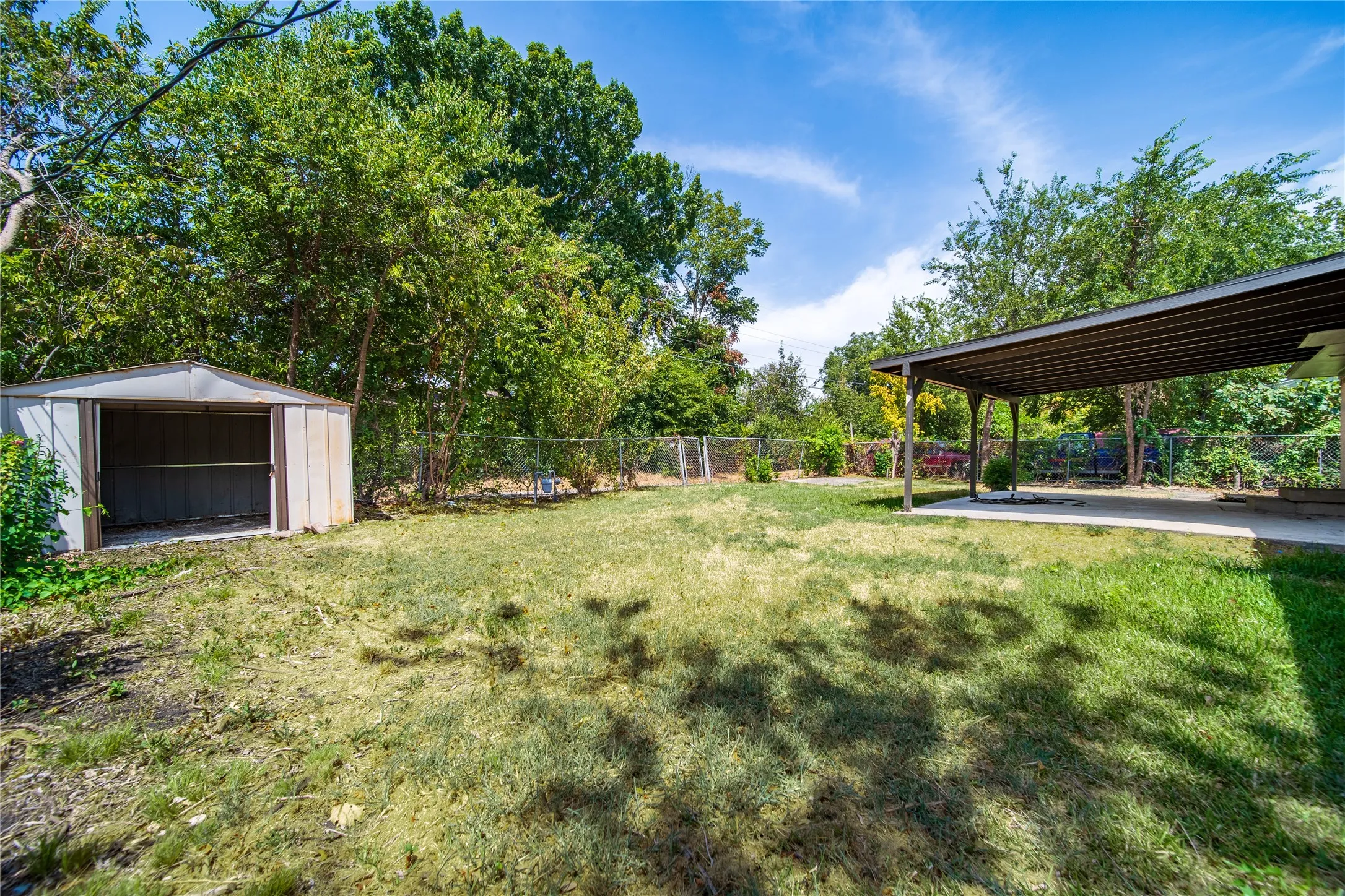 Single Family Residence For Sale in Dallas County , 2517 Livenshire Drive, Garland, Texas 75041, 3 Bedroom, 2 Bathroom, 2 Garage spaces, 1,425 Sqft, built in 1960, mls#21370305, Real Estate Agent in Garland, Homes For Sale in Dallas county, Homes For Sale in Garland, Realtor in Garland Texas, Real Estate Brokerage Independent Realty Texas, Luminita Cordes Realtor