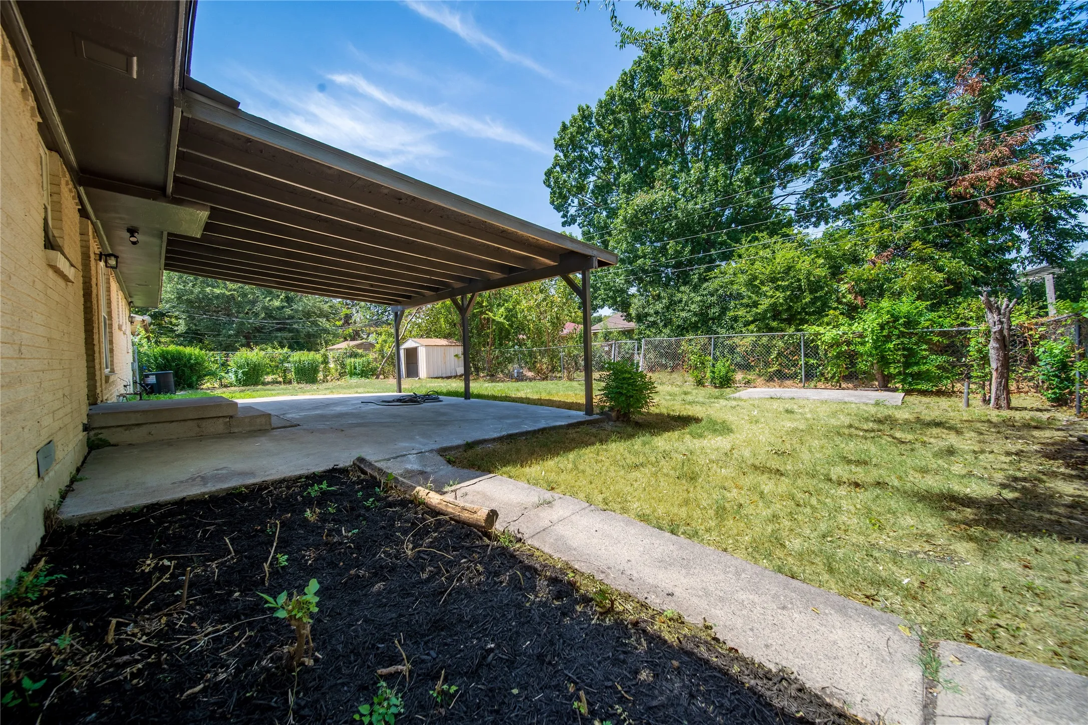 Single Family Residence For Sale in Dallas County , 2517 Livenshire Drive, Garland, Texas 75041, 3 Bedroom, 2 Bathroom, 2 Garage spaces, 1,425 Sqft, built in 1960, mls#21370305, Real Estate Agent in Garland, Homes For Sale in Dallas county, Homes For Sale in Garland, Realtor in Garland Texas, Real Estate Brokerage Independent Realty Texas, Luminita Cordes Realtor