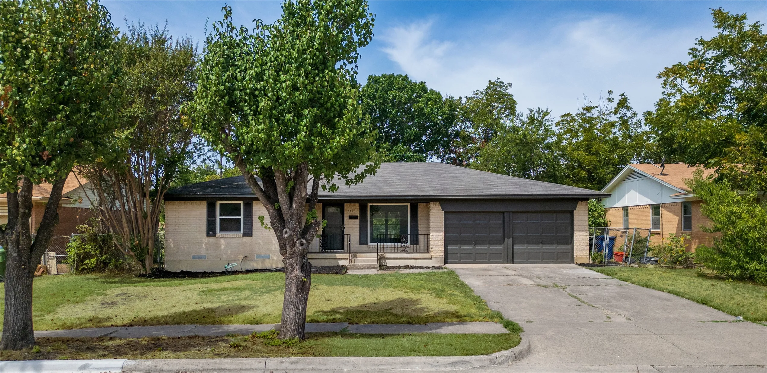 Single Family Residence For Sale in Dallas County , 2517 Livenshire Drive, Garland, Texas 75041, 3 Bedroom, 2 Bathroom, 2 Garage spaces, 1,425 Sqft, built in 1960, mls#21370305, Real Estate Agent in Garland, Homes For Sale in Dallas county, Homes For Sale in Garland, Realtor in Garland Texas, Real Estate Brokerage Independent Realty Texas, Luminita Cordes Realtor